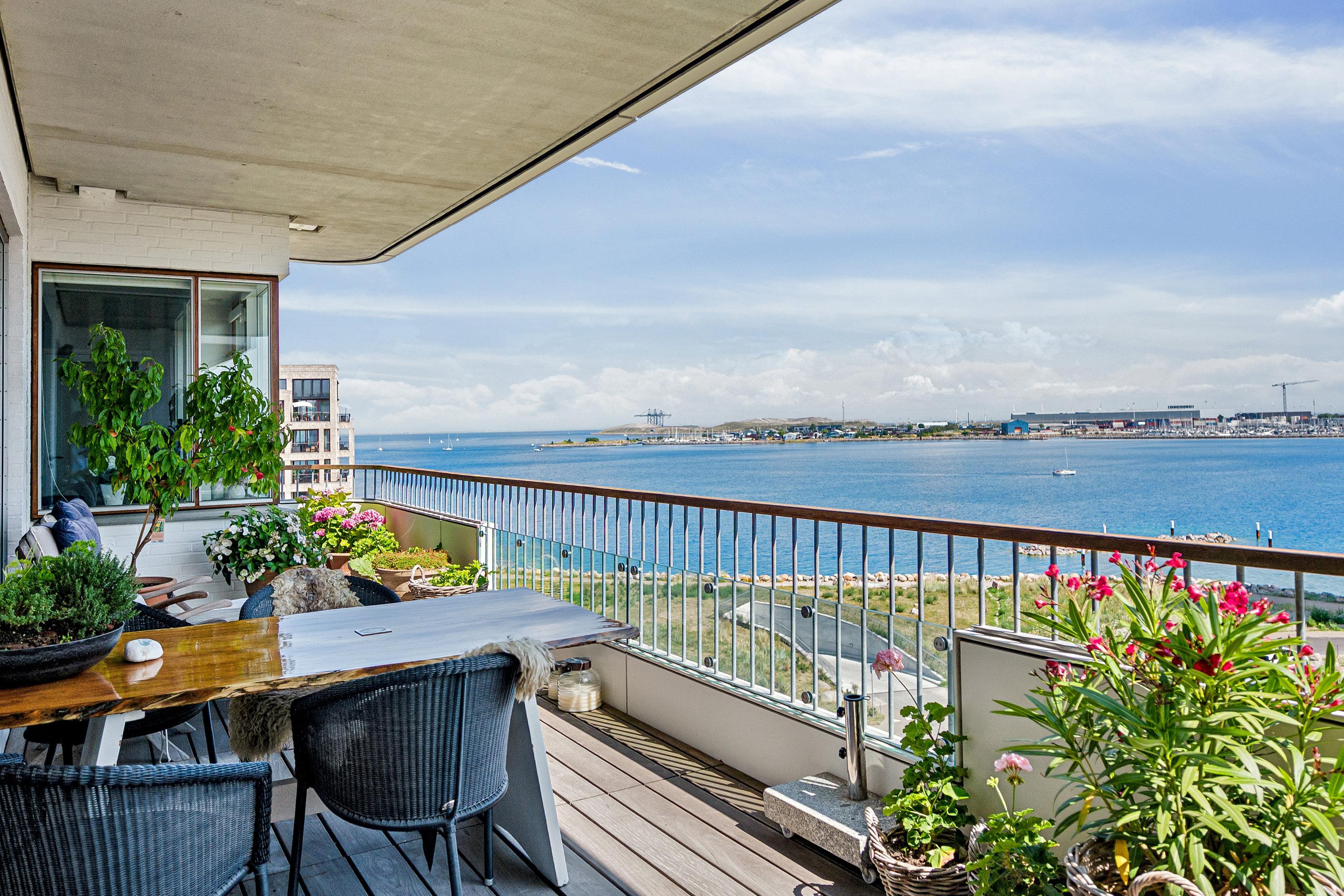 Fremhævet altan billede i fuldskærmstilstand. Billede af Tuborg Havnepark 20, 4. th., 2900 Hellerup