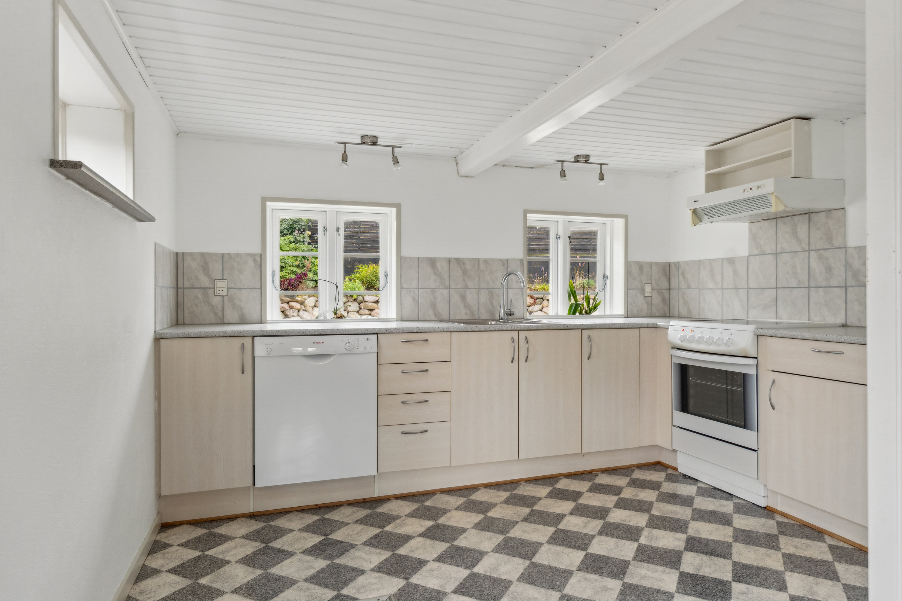 Fremhævet køkken billede i fuldskærmstilstand. Billede af Søbakkevej 13, 5985 Søby Ærø