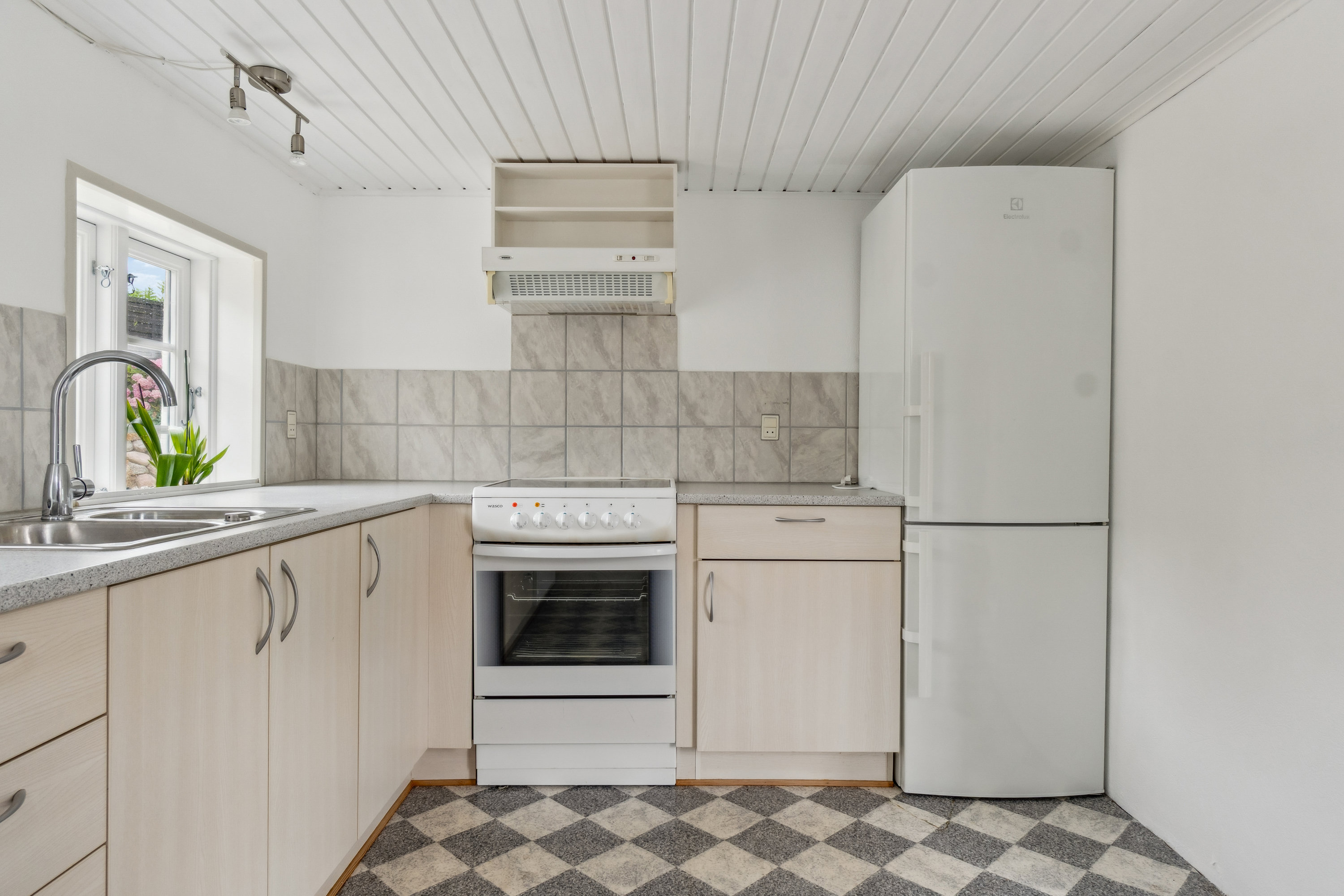 Fremhævet køkken billede i fuldskærmstilstand. Billede af Søbakkevej 13, 5985 Søby Ærø