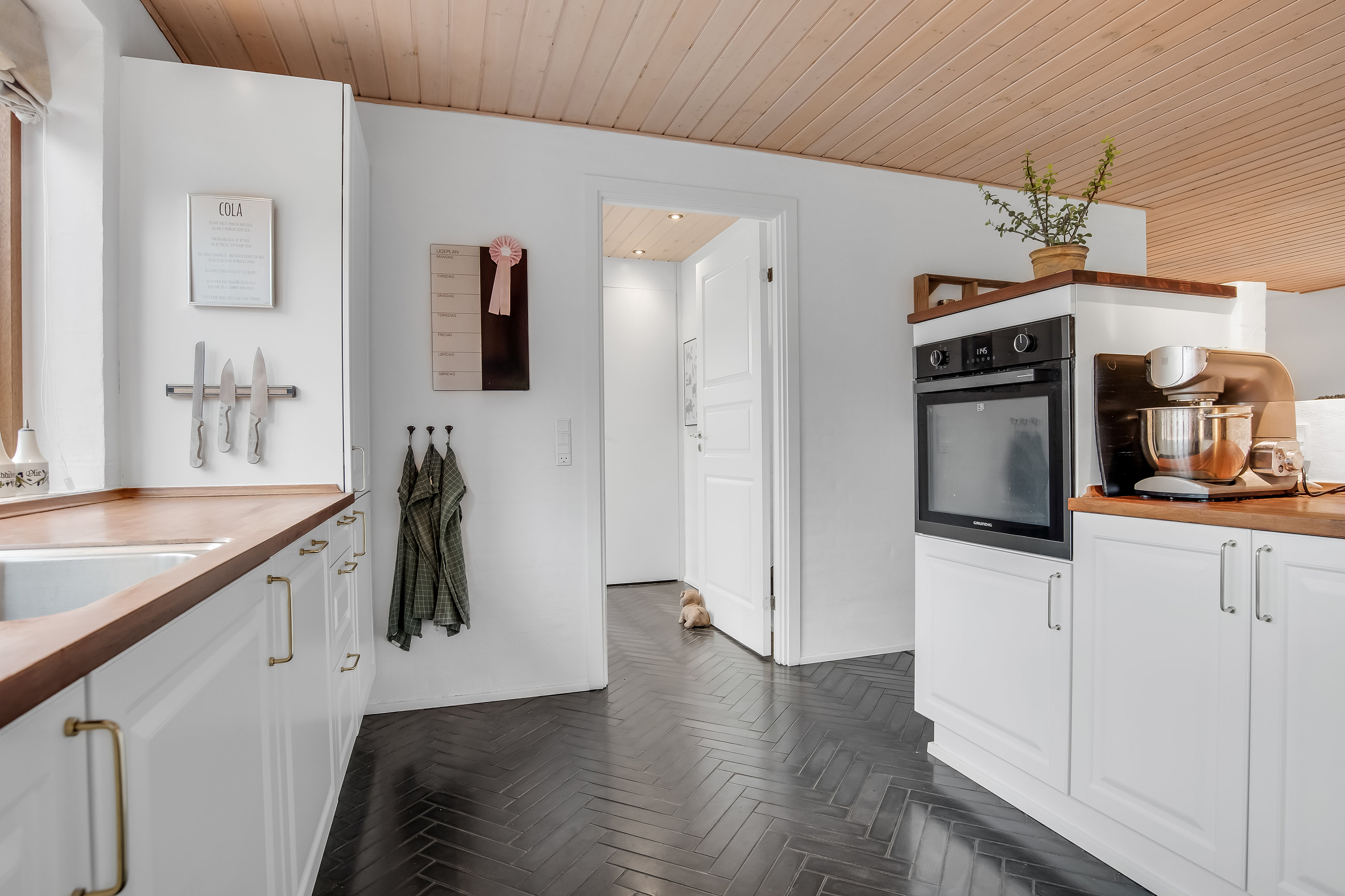 Fremhævet køkken billede i fuldskærmstilstand. Billede af Hjulkronen 22, Mejdal, 7500 Holstebro