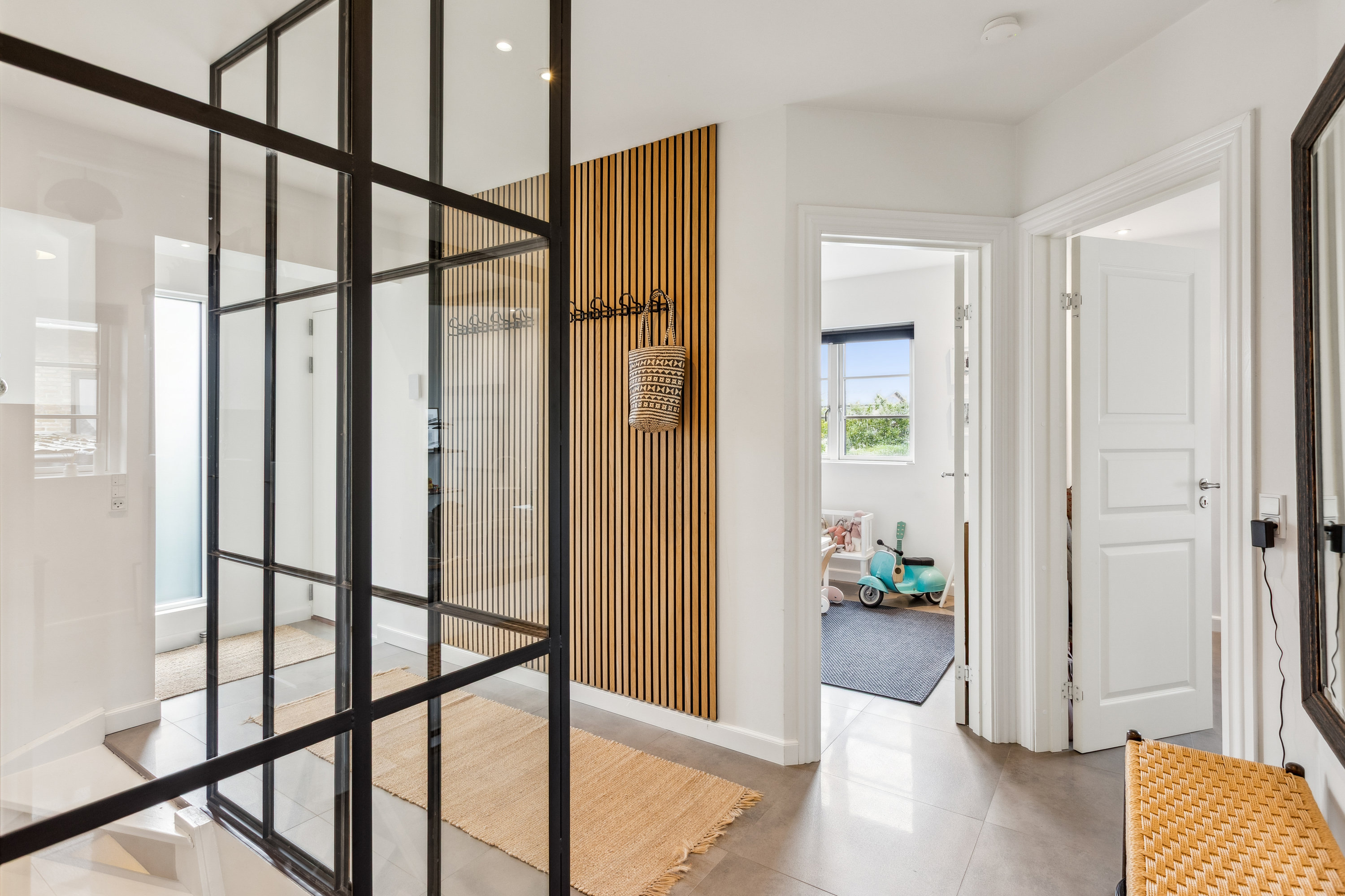 Fremhævet gang billede i fuldskærmstilstand. Billede af Poppelvang 22, 2770 Kastrup