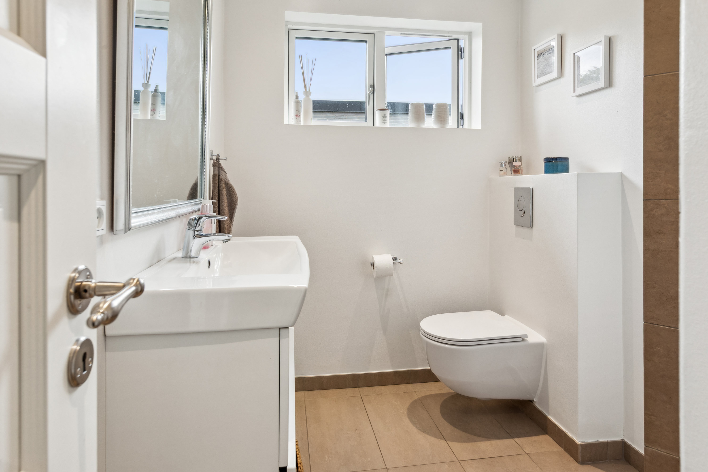 Fremhævet badeværelse billede i fuldskærmstilstand. Billede af Poppelvang 22, 2770 Kastrup