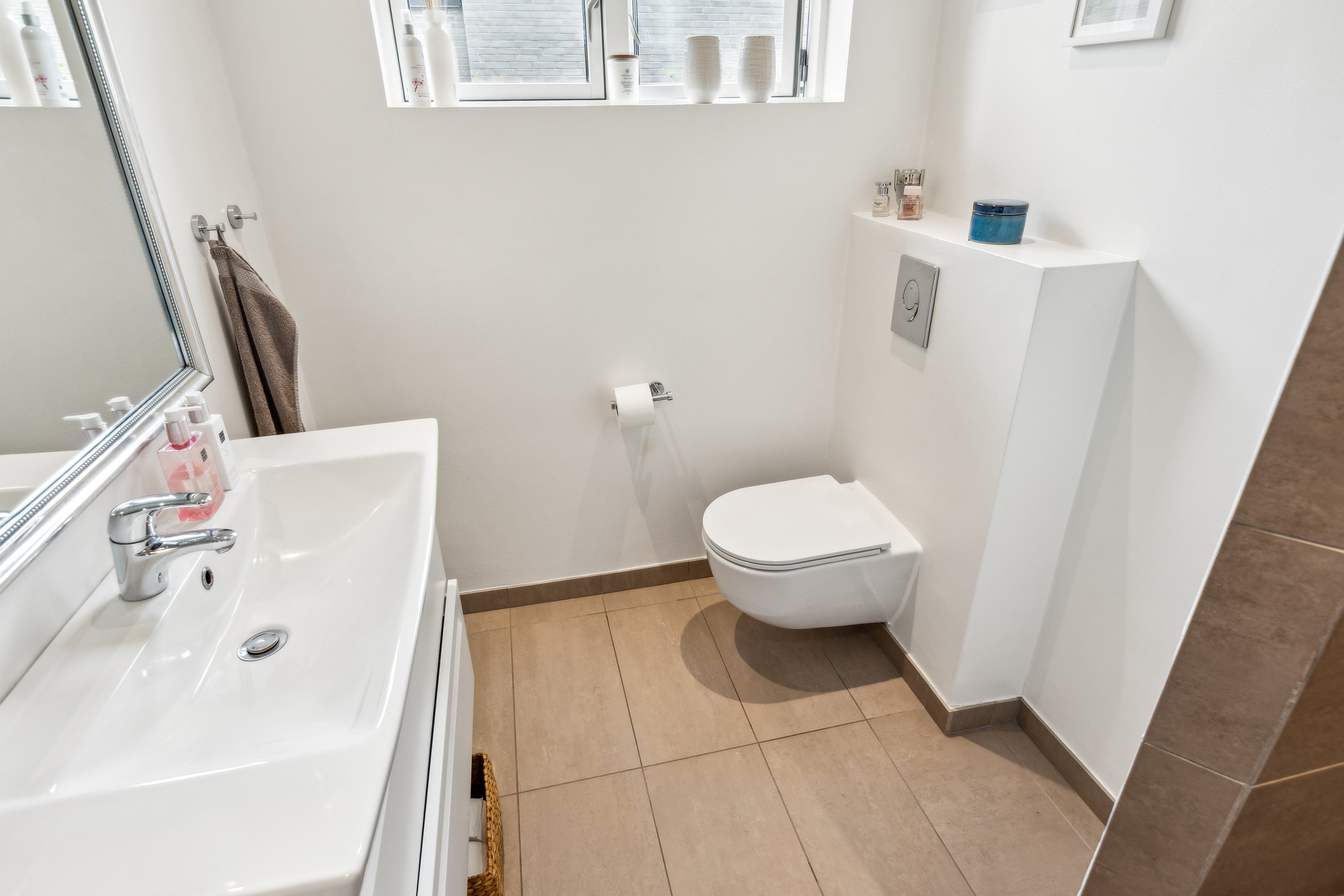 Fremhævet badeværelse billede i fuldskærmstilstand. Billede af Poppelvang 22, 2770 Kastrup