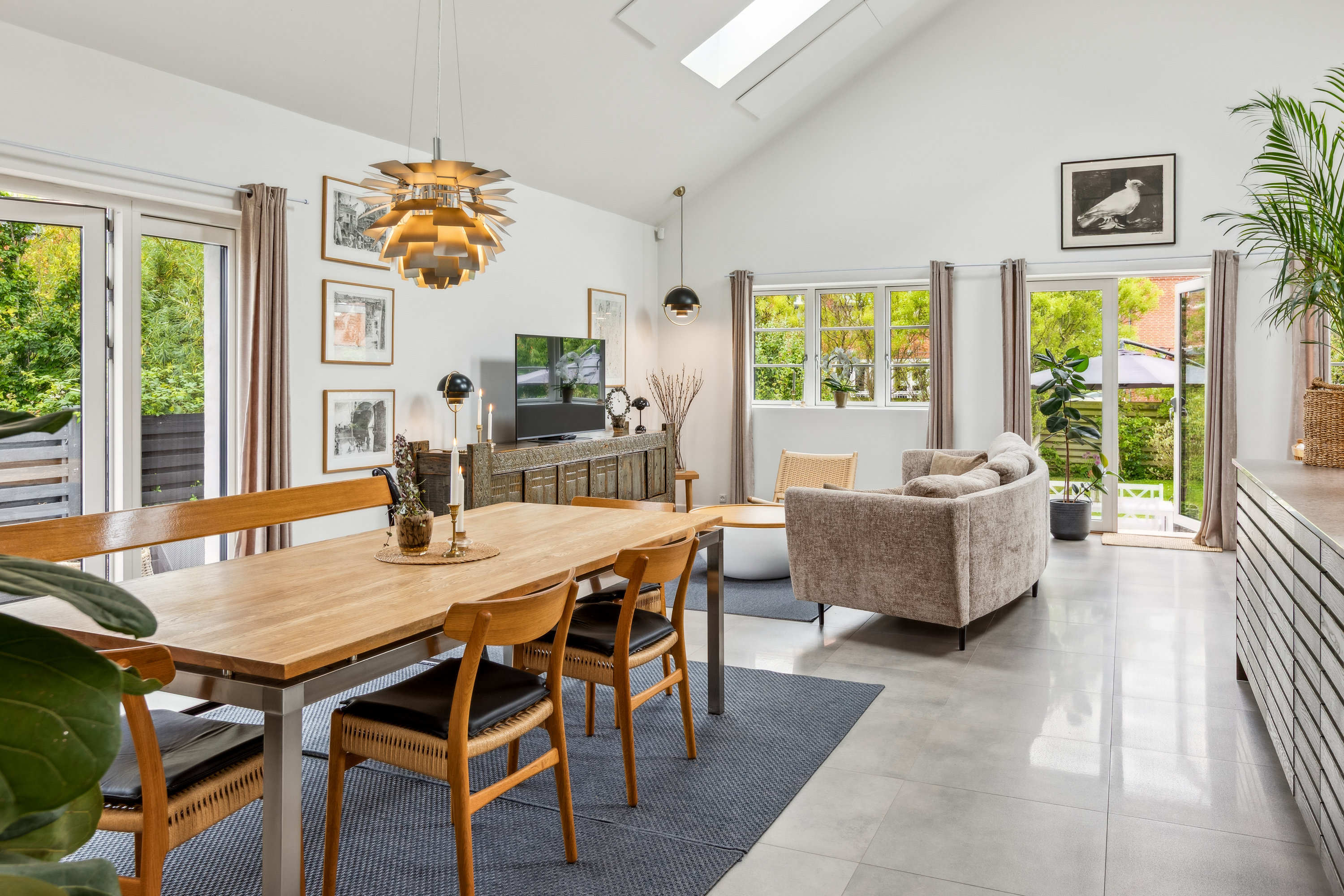 Fremhævet stue billede i fuldskærmstilstand. Billede af Poppelvang 22, 2770 Kastrup