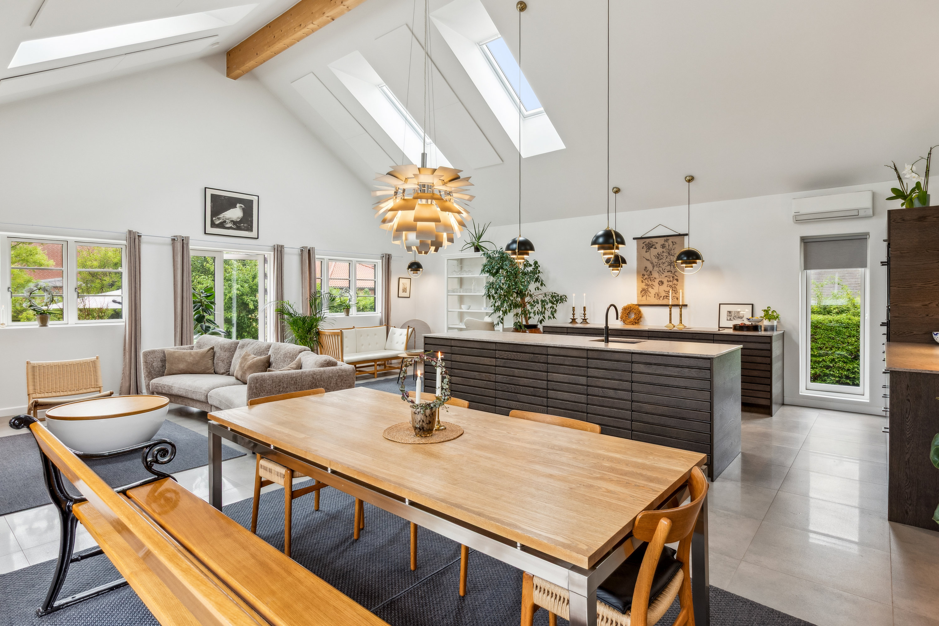 Fremhævet stue billede i fuldskærmstilstand. Billede af Poppelvang 22, 2770 Kastrup