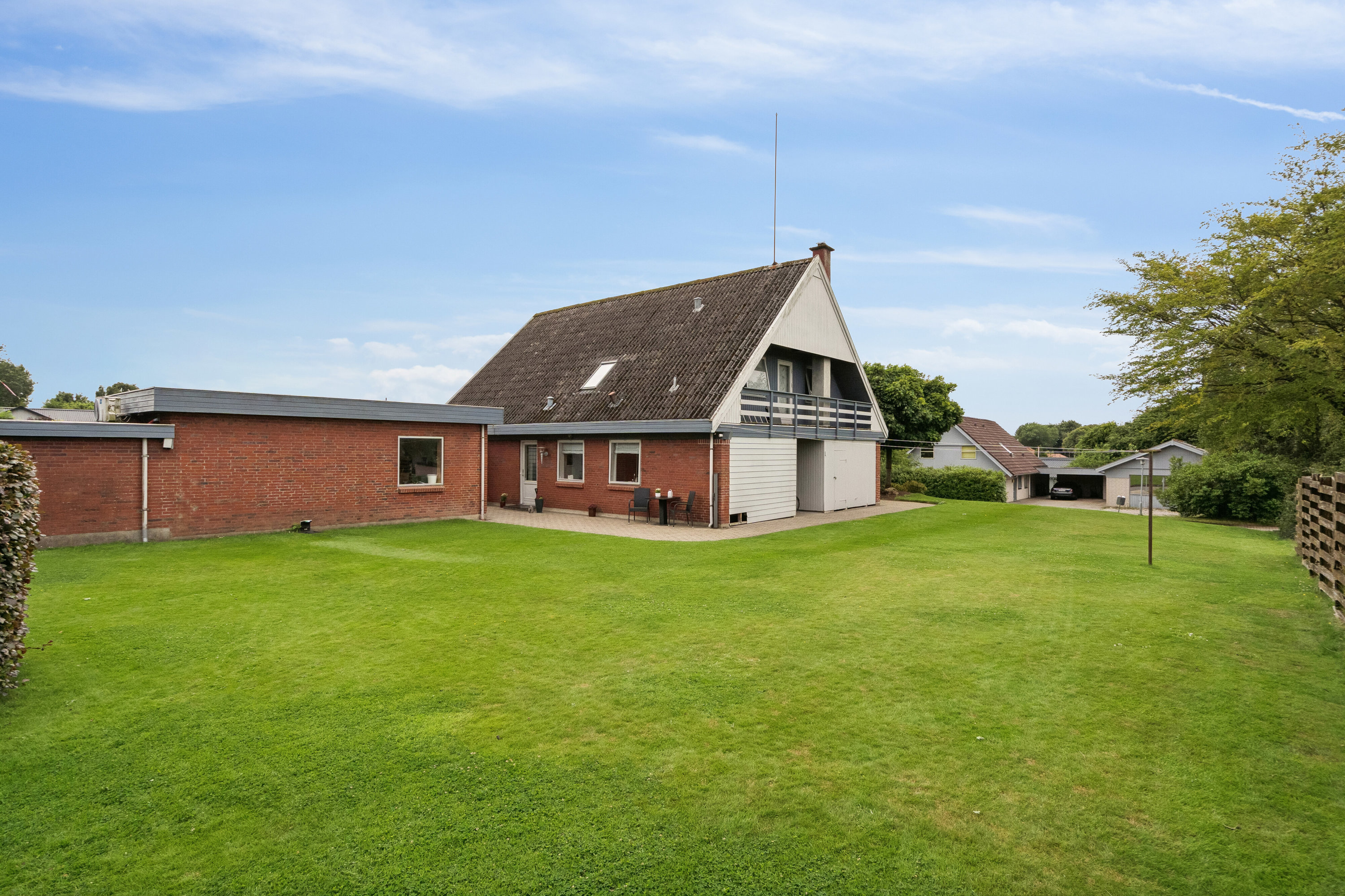 Fremhævet set fra haven billede i fuldskærmstilstand. Billede af Aftensang 14, 6040 Egtved