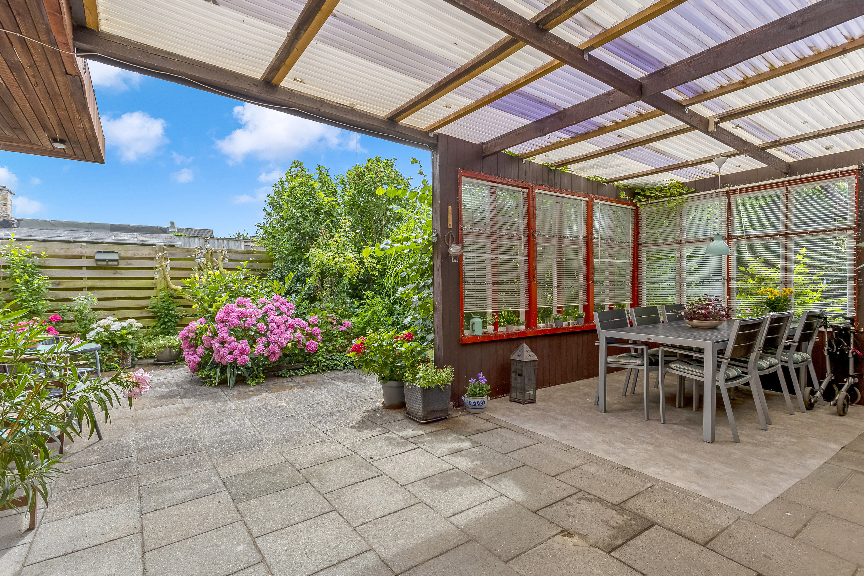 Fremhævet overdækket terrasse billede i fuldskærmstilstand. Billede af Aavej 11, 4800 Nykøbing F