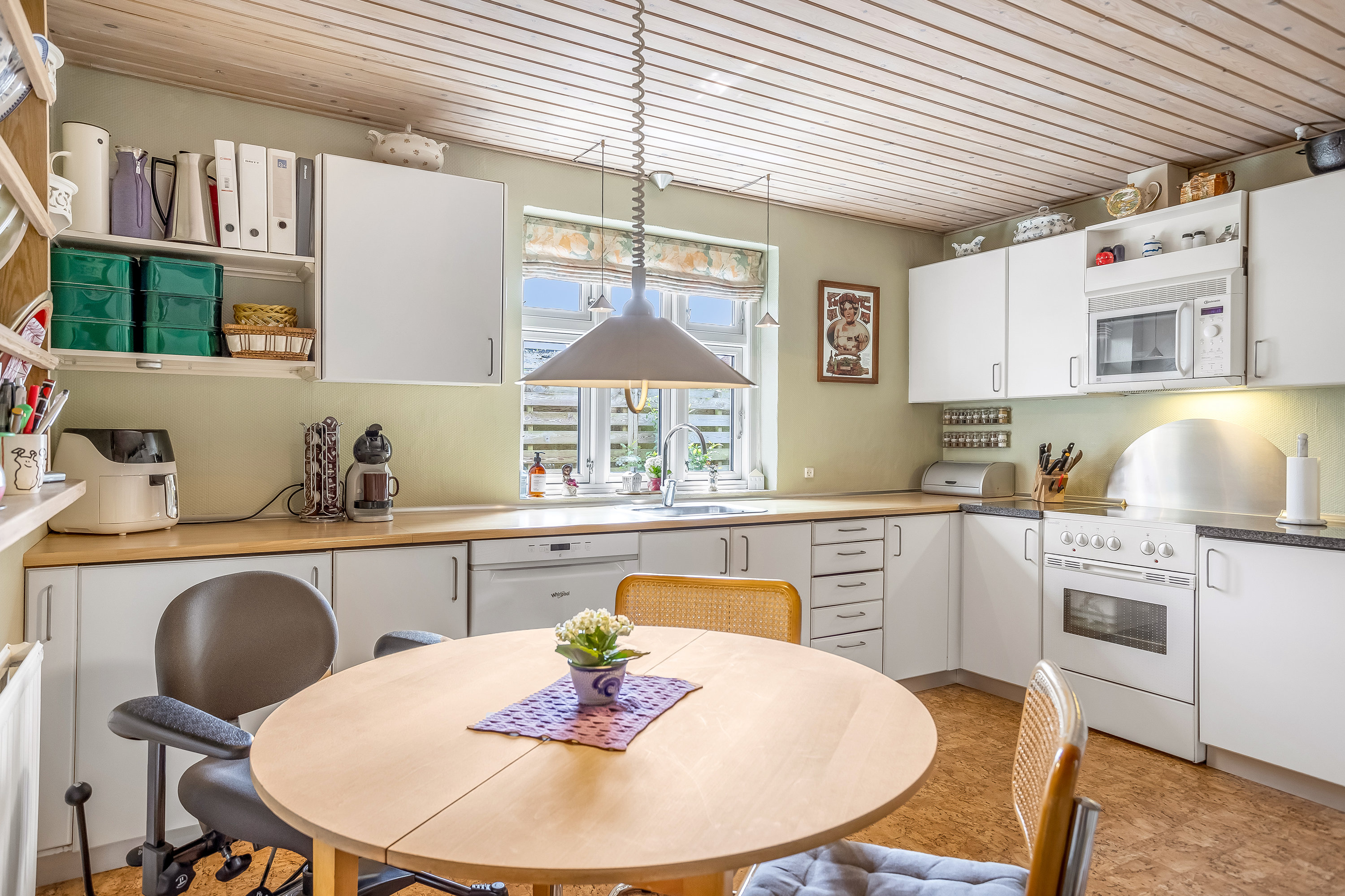 Fremhævet køkken billede i fuldskærmstilstand. Billede af Aavej 11, 4800 Nykøbing F