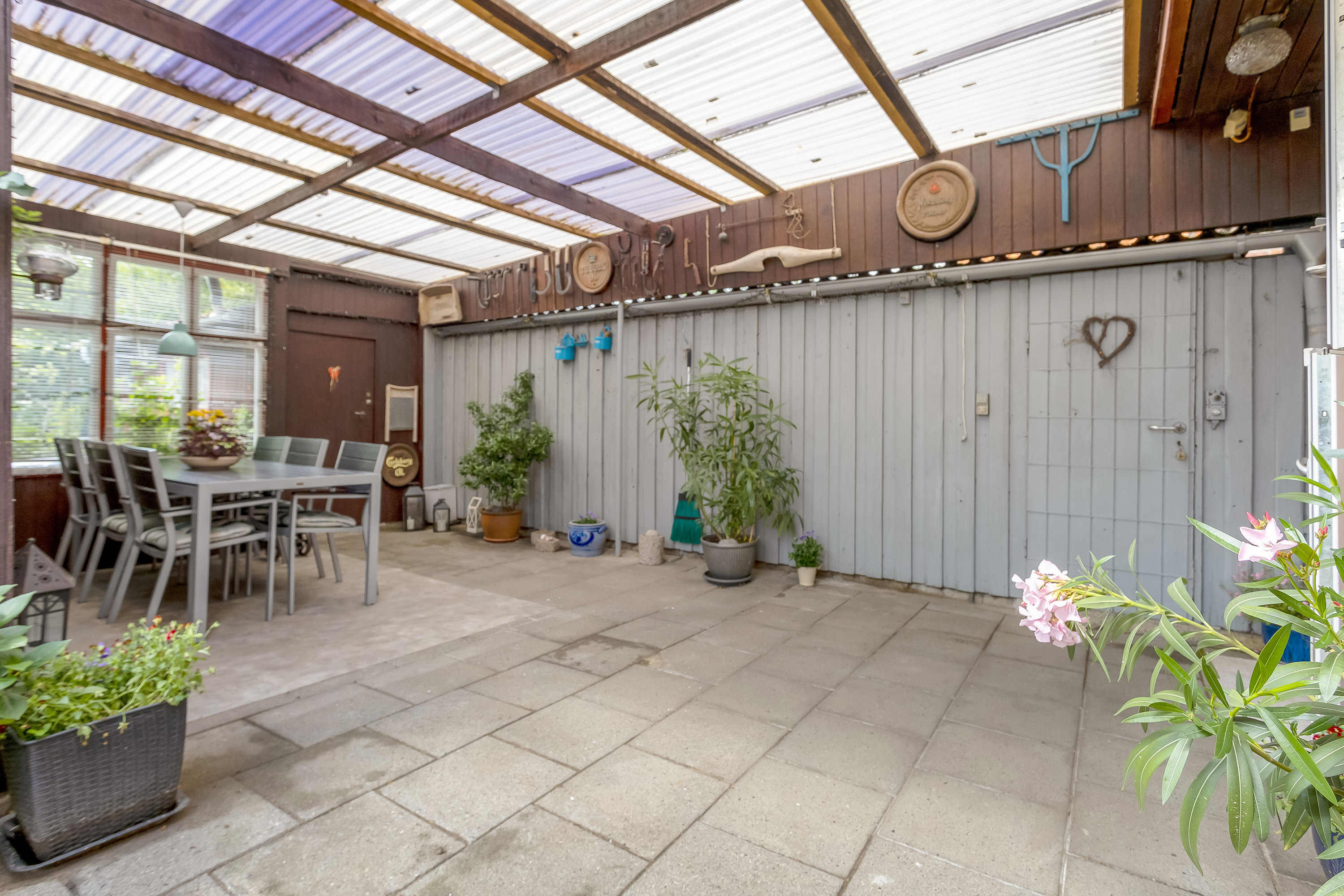 Fremhævet overdækket terrasse billede i fuldskærmstilstand. Billede af Aavej 11, 4800 Nykøbing F