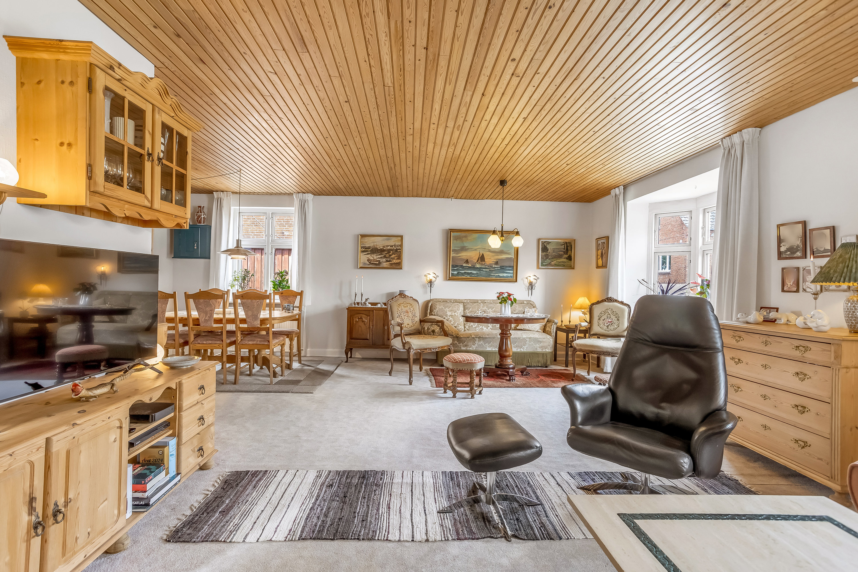 Fremhævet stue billede i fuldskærmstilstand. Billede af Aavej 11, 4800 Nykøbing F