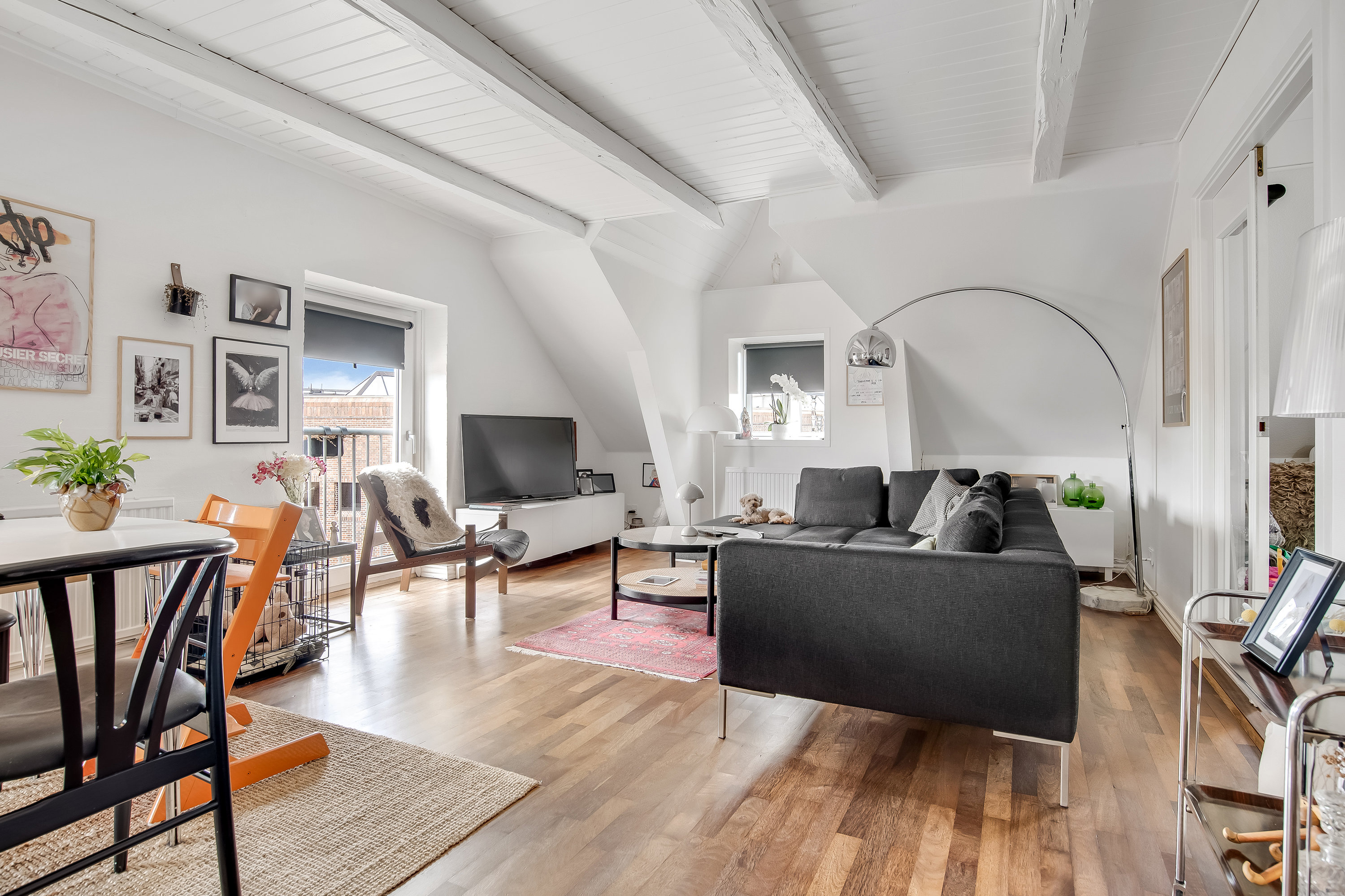 Fremhævet stue billede i fuldskærmstilstand. Billede af Kirkepladsen 8, 2. mf., 7500 Holstebro