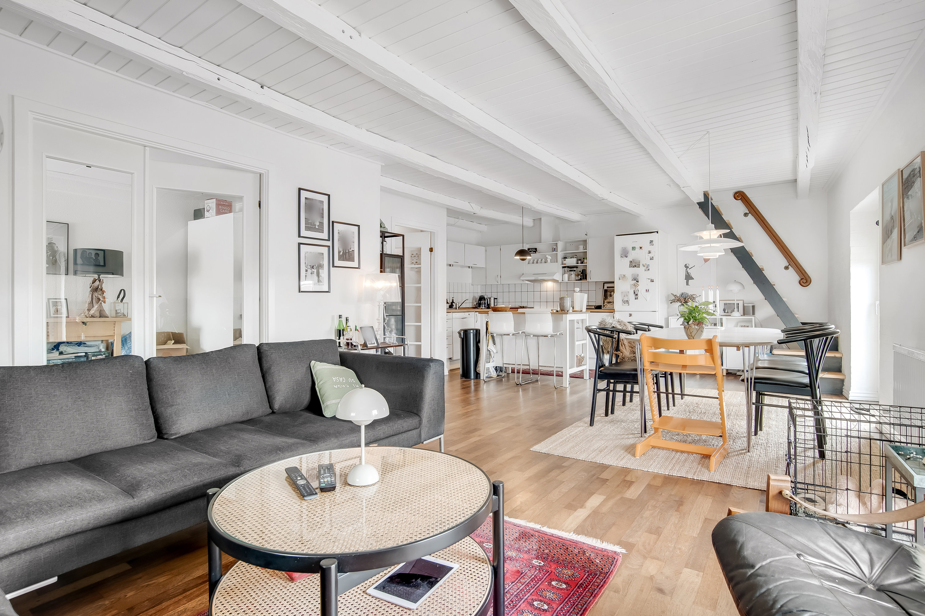 Fremhævet stue billede i fuldskærmstilstand. Billede af Kirkepladsen 8, 2. mf., 7500 Holstebro