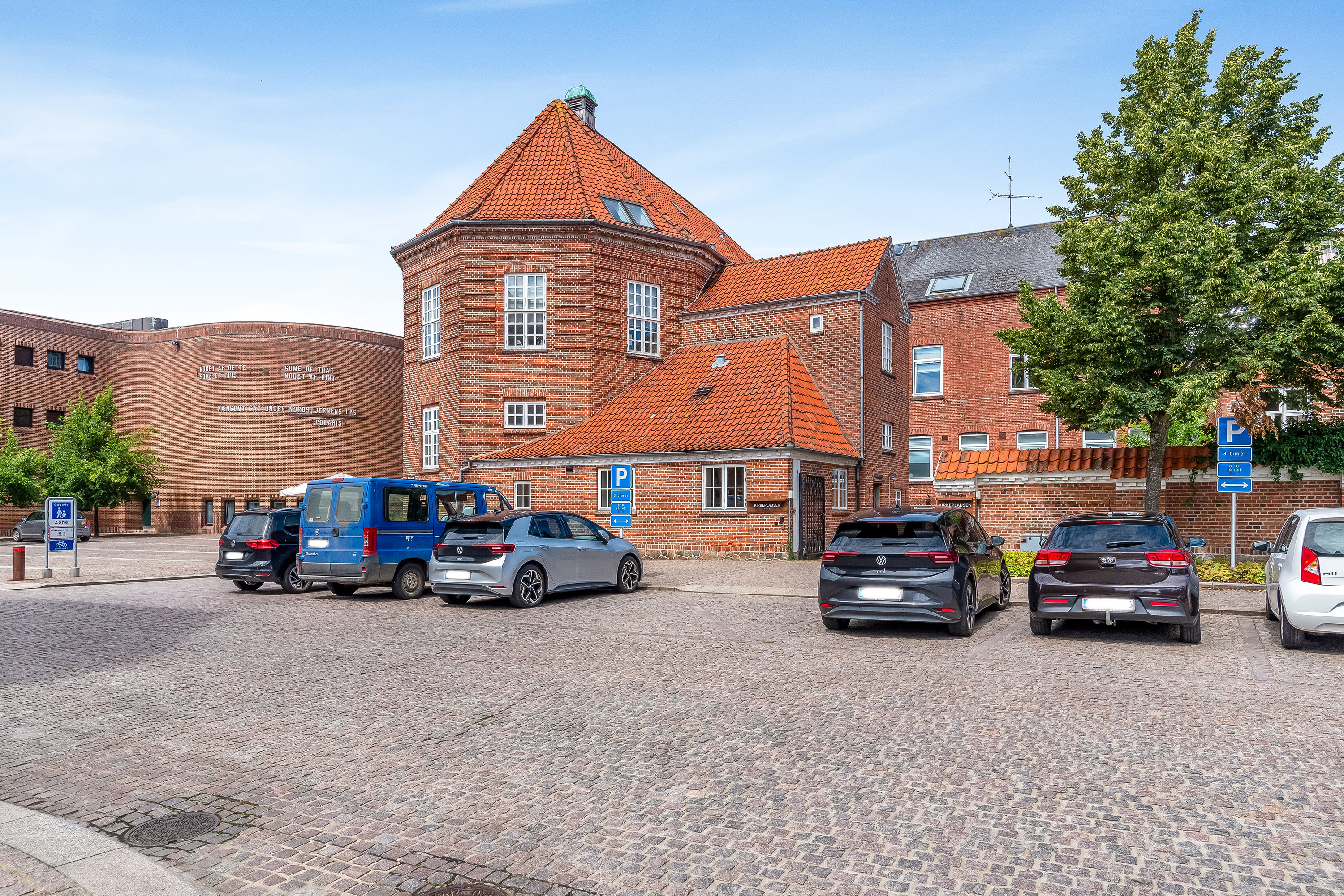 Fremhævet ejendommen billede i fuldskærmstilstand. Billede af Kirkepladsen 8, 2. mf., 7500 Holstebro