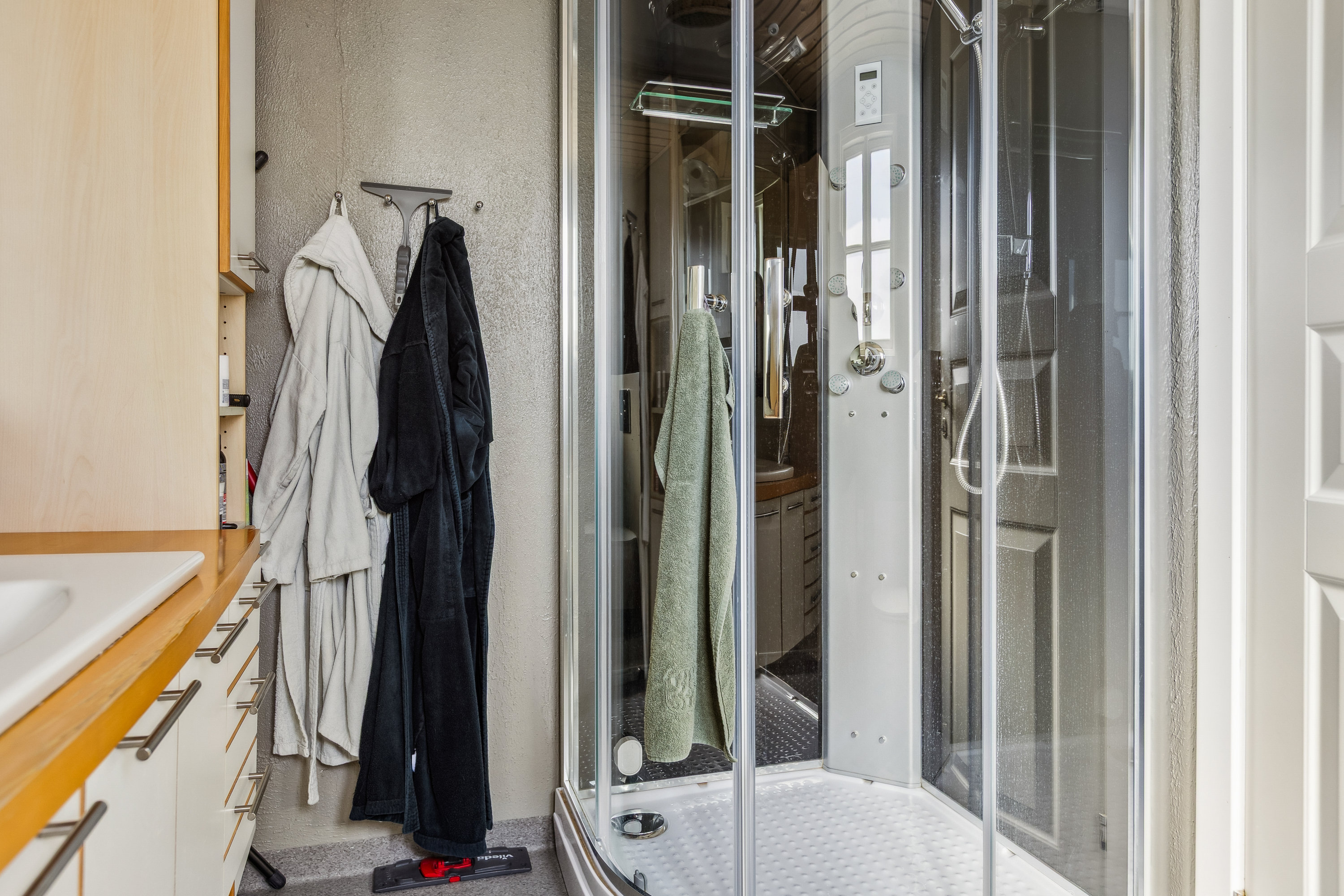 Fremhævet badeværelse billede i fuldskærmstilstand. Billede af Kronhjortløkken 244, Korup, 5210 Odense NV