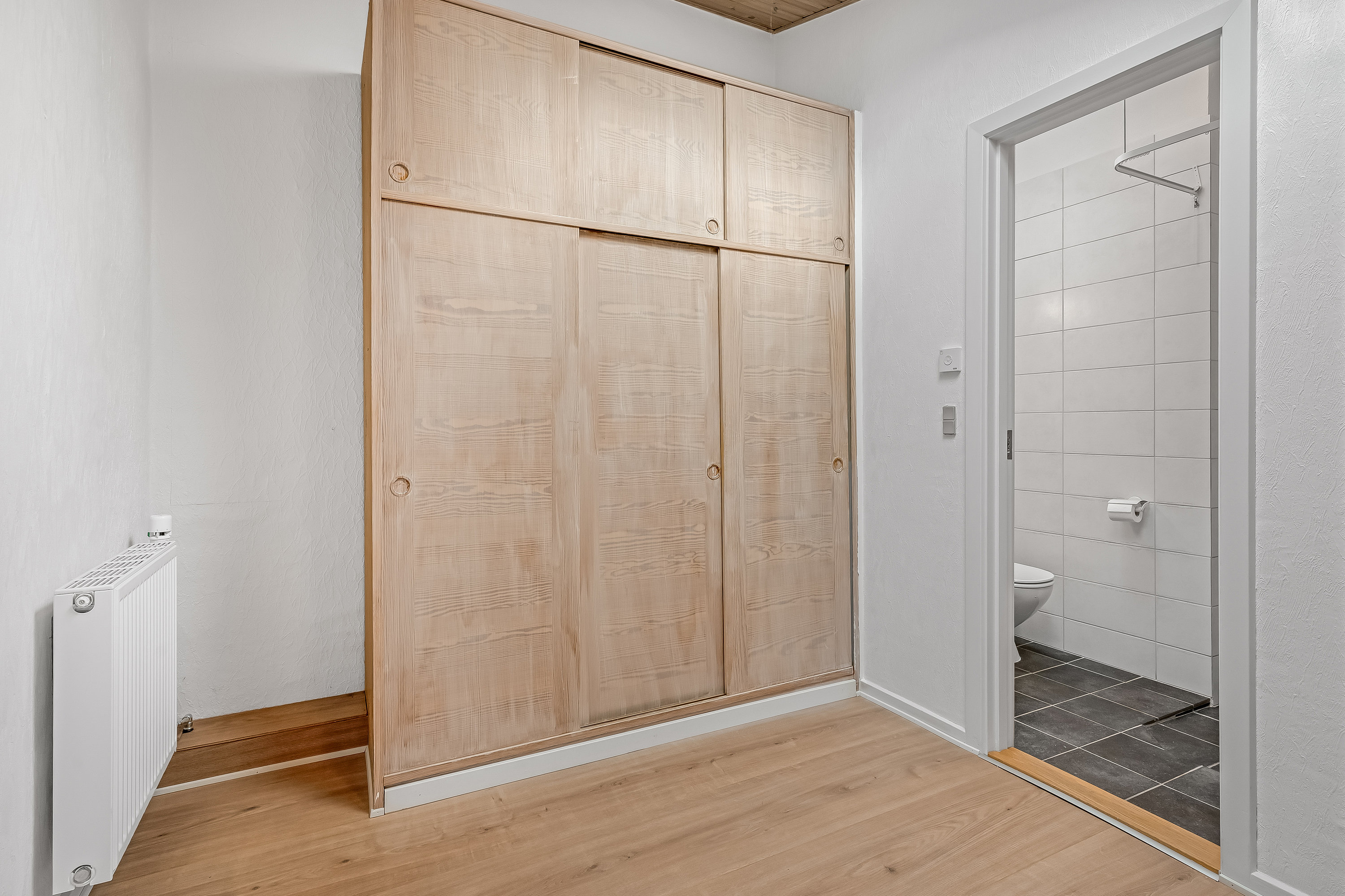 Fremhævet soveværelse billede i fuldskærmstilstand. Billede af Klitrosevej 19, 7500 Holstebro