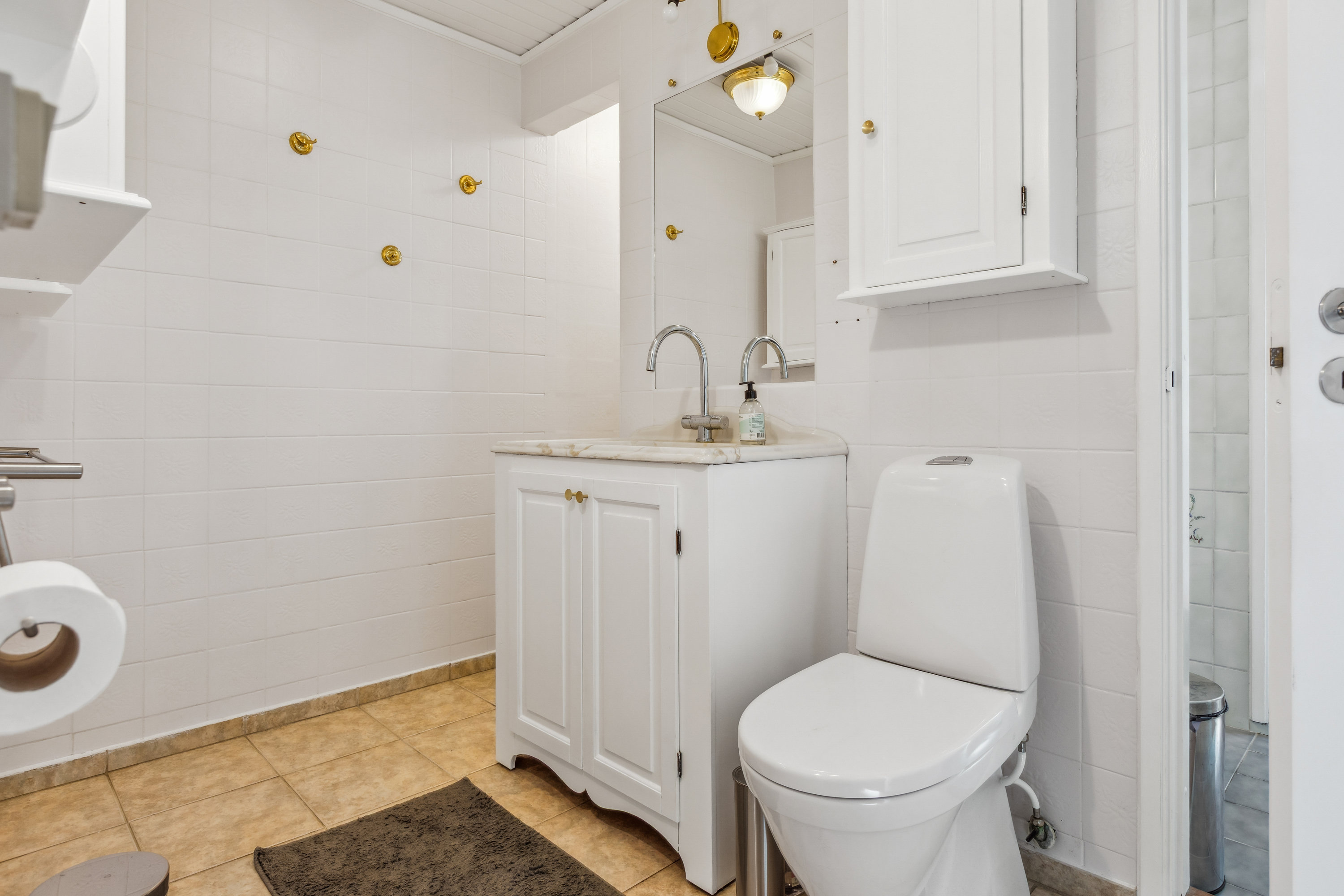 Fremhævet badeværelse billede i fuldskærmstilstand. Billede af Pretoria Alle 16, 2770 Kastrup