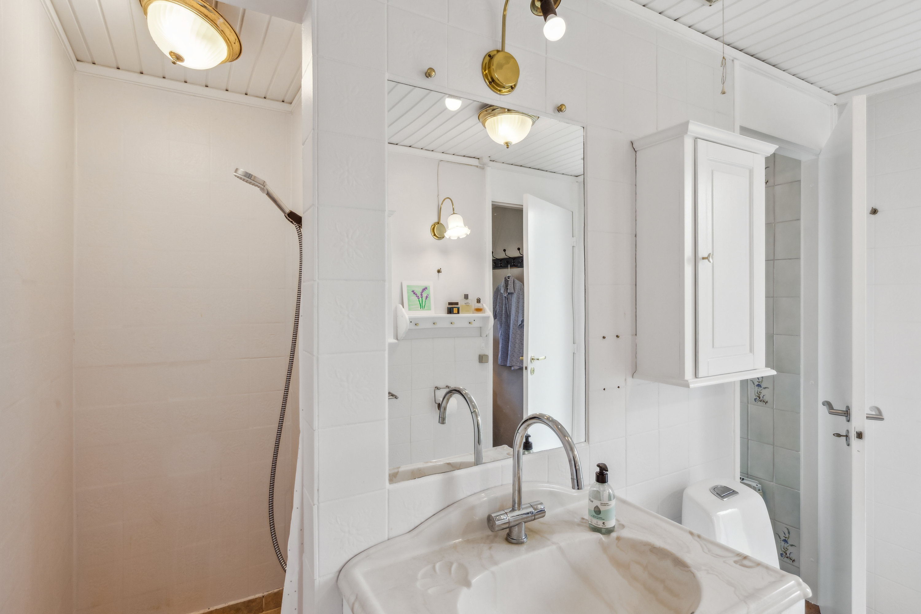 Fremhævet badeværelse billede i fuldskærmstilstand. Billede af Pretoria Alle 16, 2770 Kastrup