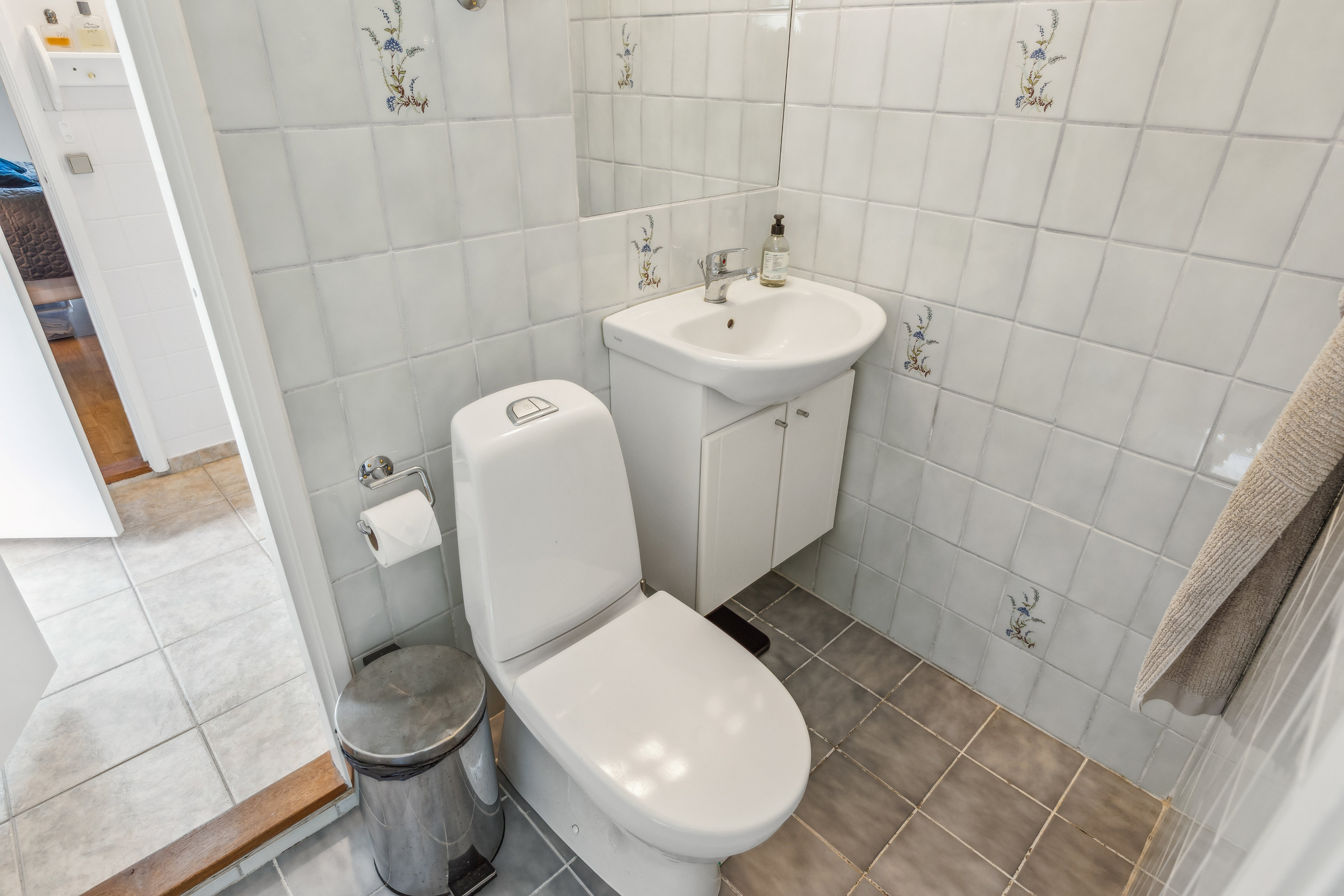 Fremhævet badeværelse billede i fuldskærmstilstand. Billede af Pretoria Alle 16, 2770 Kastrup