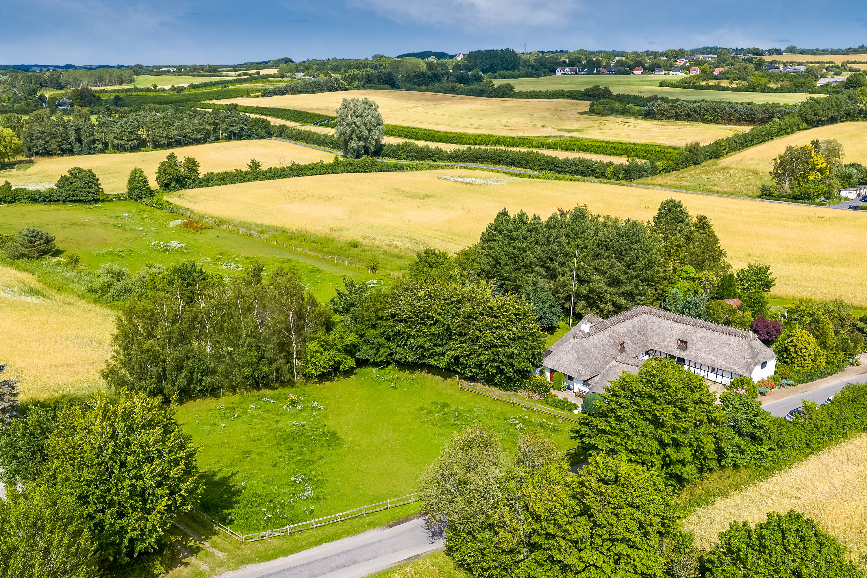 Fremhævet luftfoto billede i fuldskærmstilstand. Billede af Strandbyvej 77, 5683 Haarby