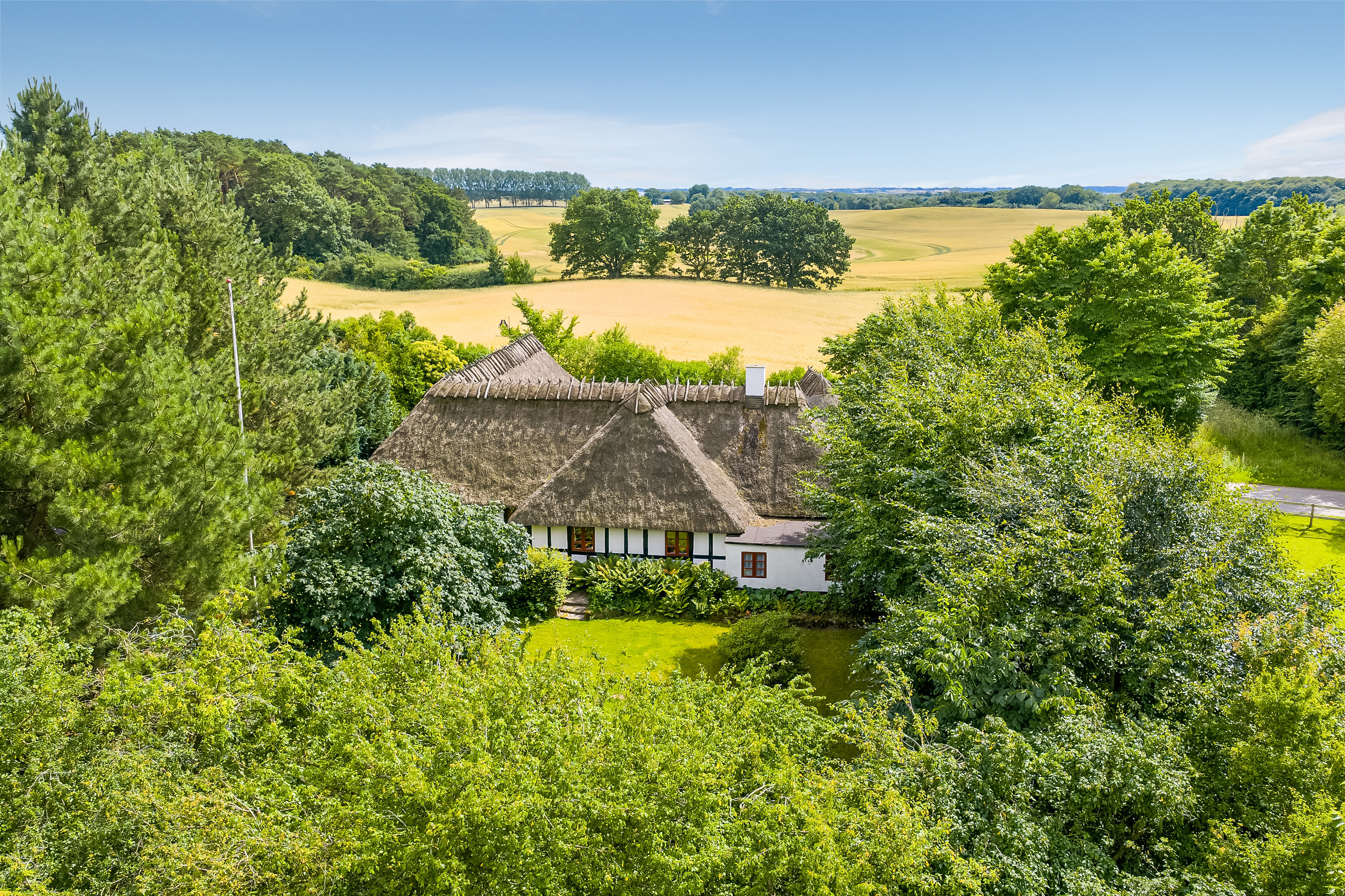 Miniaturebillede 1: luftfoto. Billede af Strandbyvej 77, 5683 Haarby