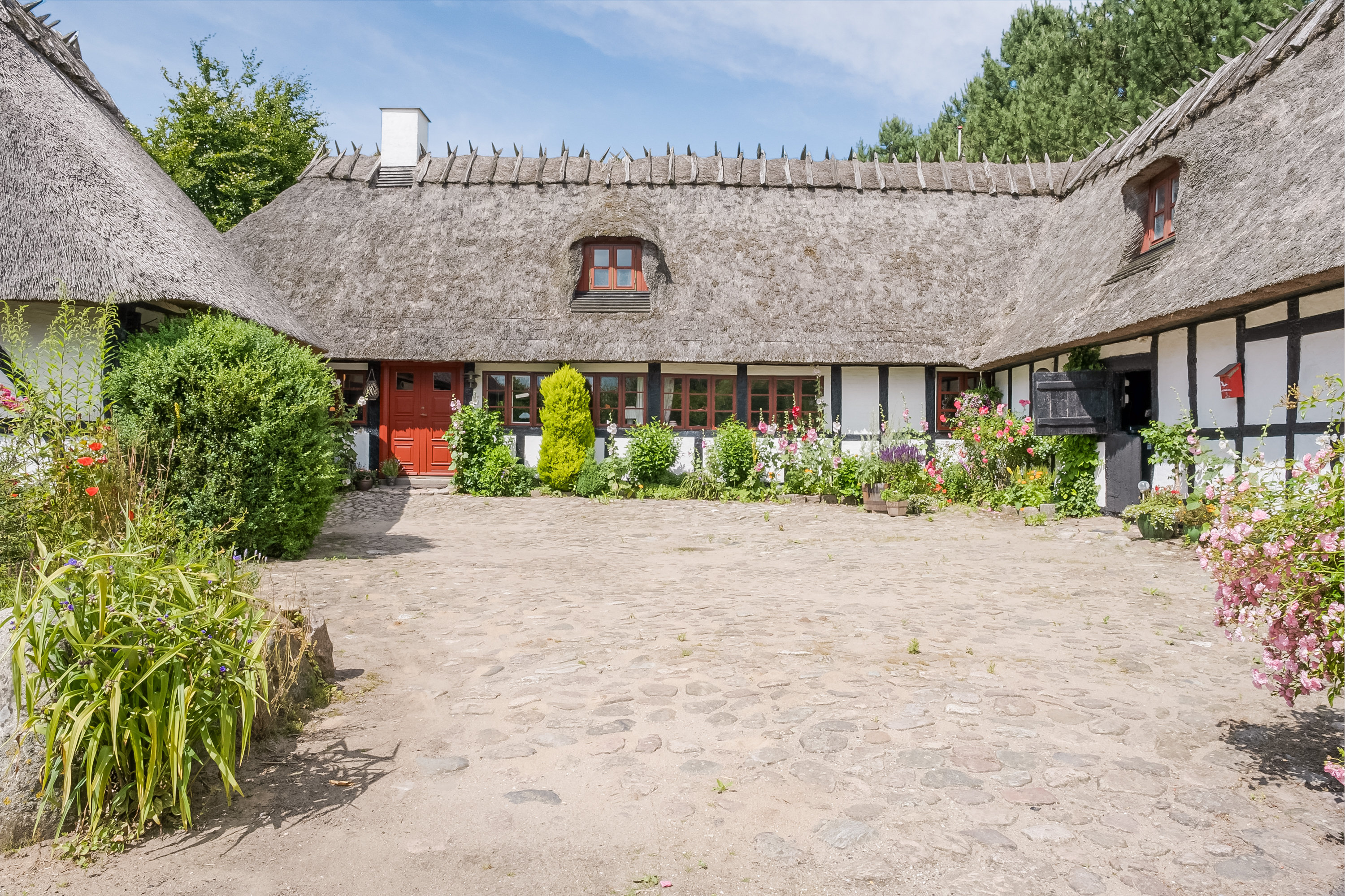 Fremhævet facade billede i fuldskærmstilstand. Billede af Strandbyvej 77, 5683 Haarby