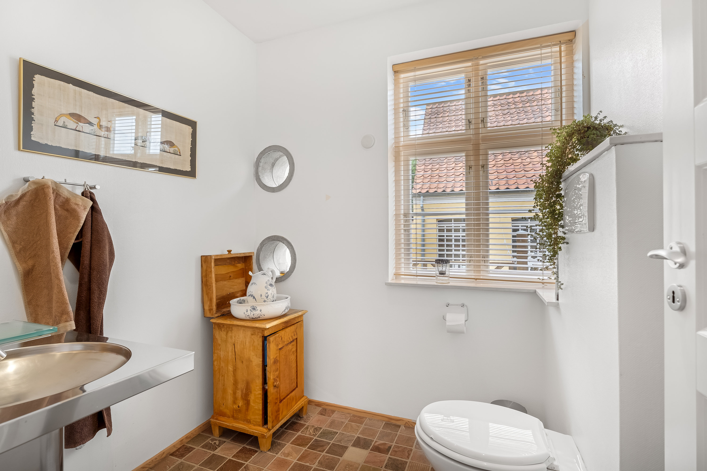 Fremhævet gæstetoilet billede i fuldskærmstilstand. Billede af Adelgade 4B og 4A, 4880 Nysted