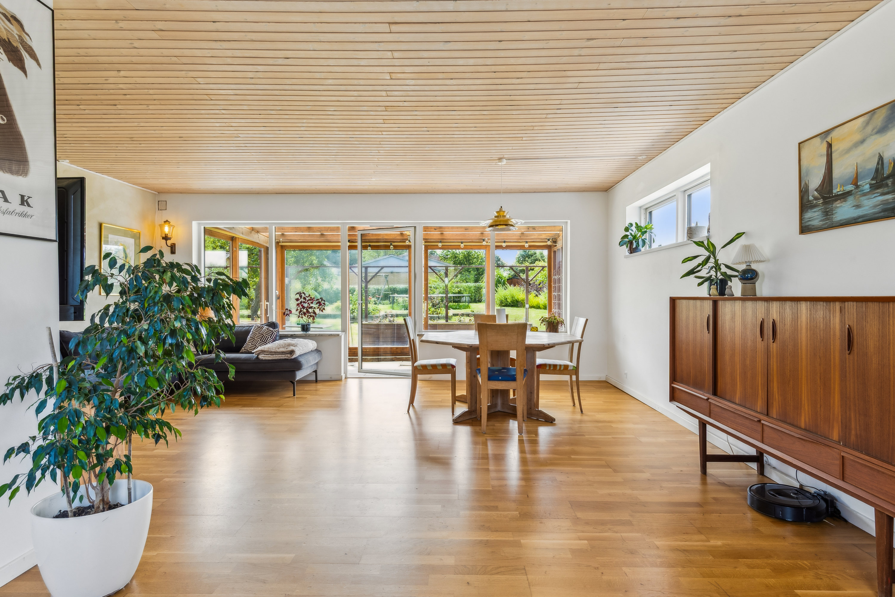 Fremhævet stue billede i fuldskærmstilstand. Billede af Sejetvej 9 og 11, Skjold, 7130 Juelsminde