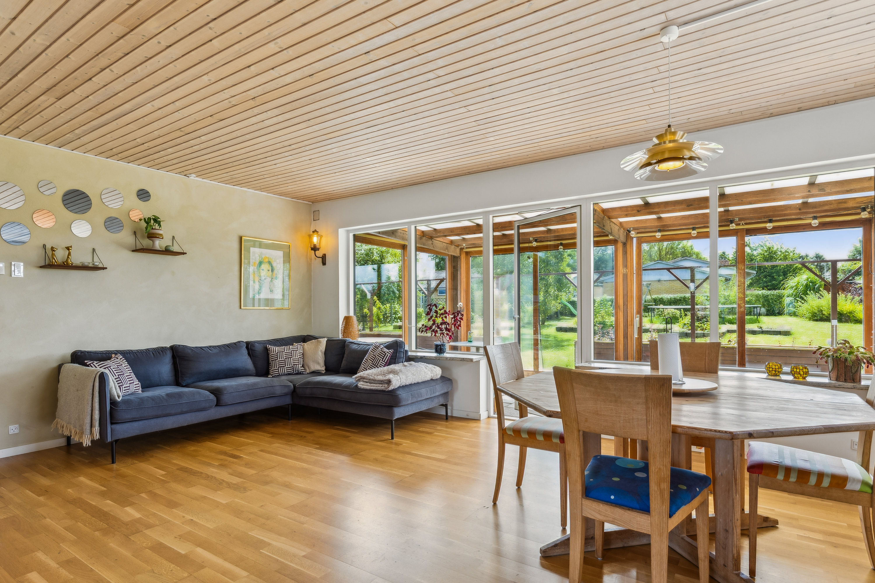 Fremhævet stue billede i fuldskærmstilstand. Billede af Sejetvej 9 og 11, Skjold, 7130 Juelsminde