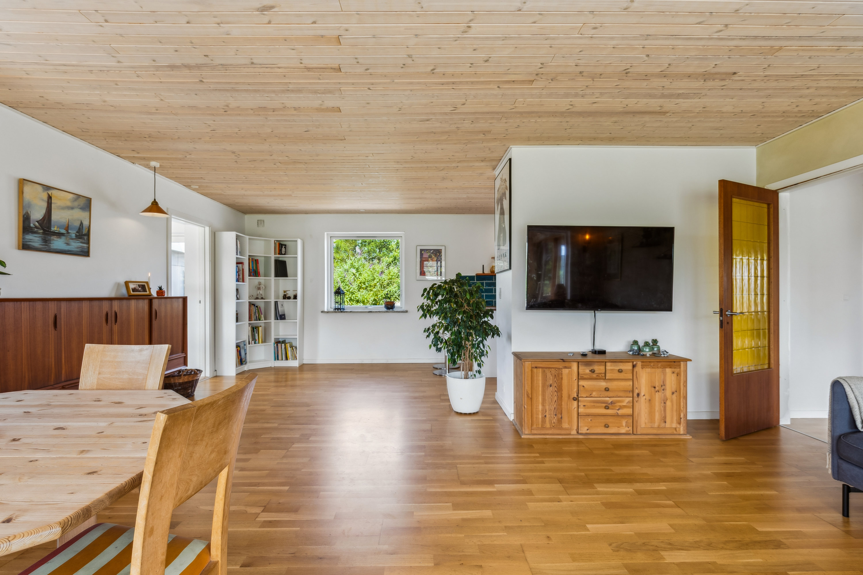 Fremhævet stue billede i fuldskærmstilstand. Billede af Sejetvej 9 og 11, Skjold, 7130 Juelsminde