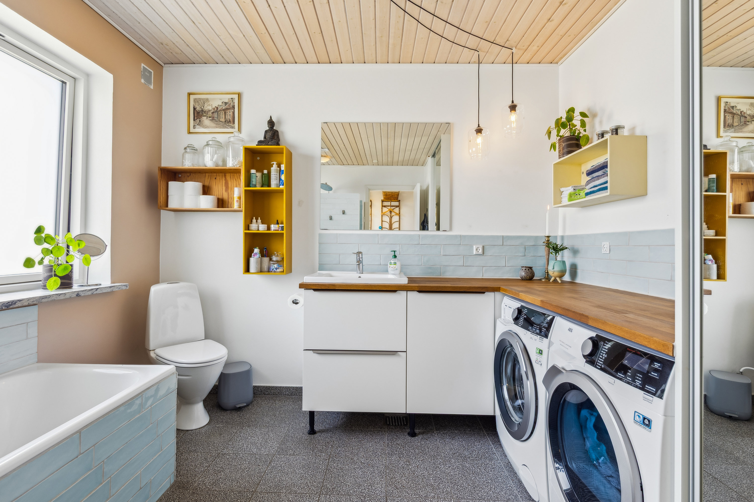 Fremhævet badeværelse billede i fuldskærmstilstand. Billede af Sejetvej 9 og 11, Skjold, 7130 Juelsminde