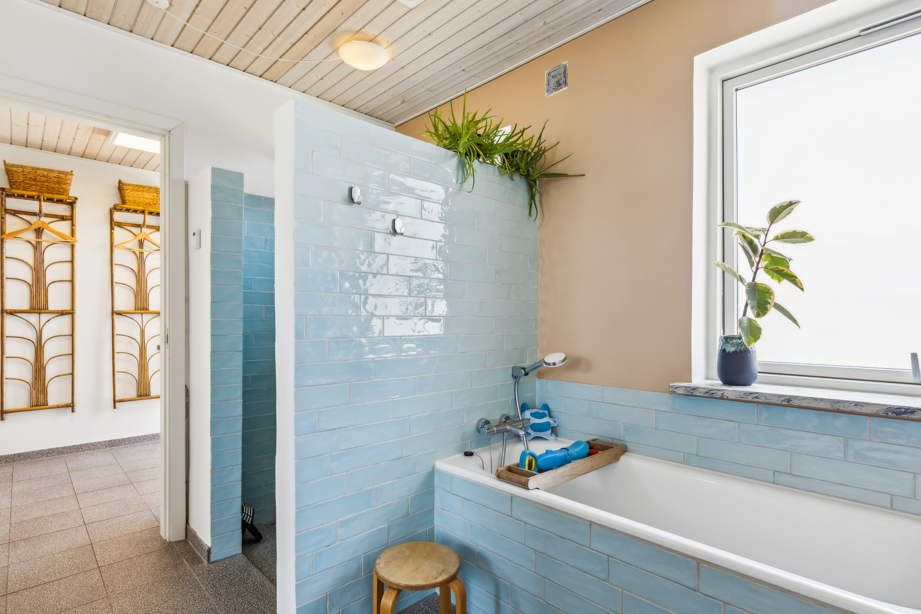 Fremhævet badeværelse billede i fuldskærmstilstand. Billede af Sejetvej 9 og 11, Skjold, 7130 Juelsminde