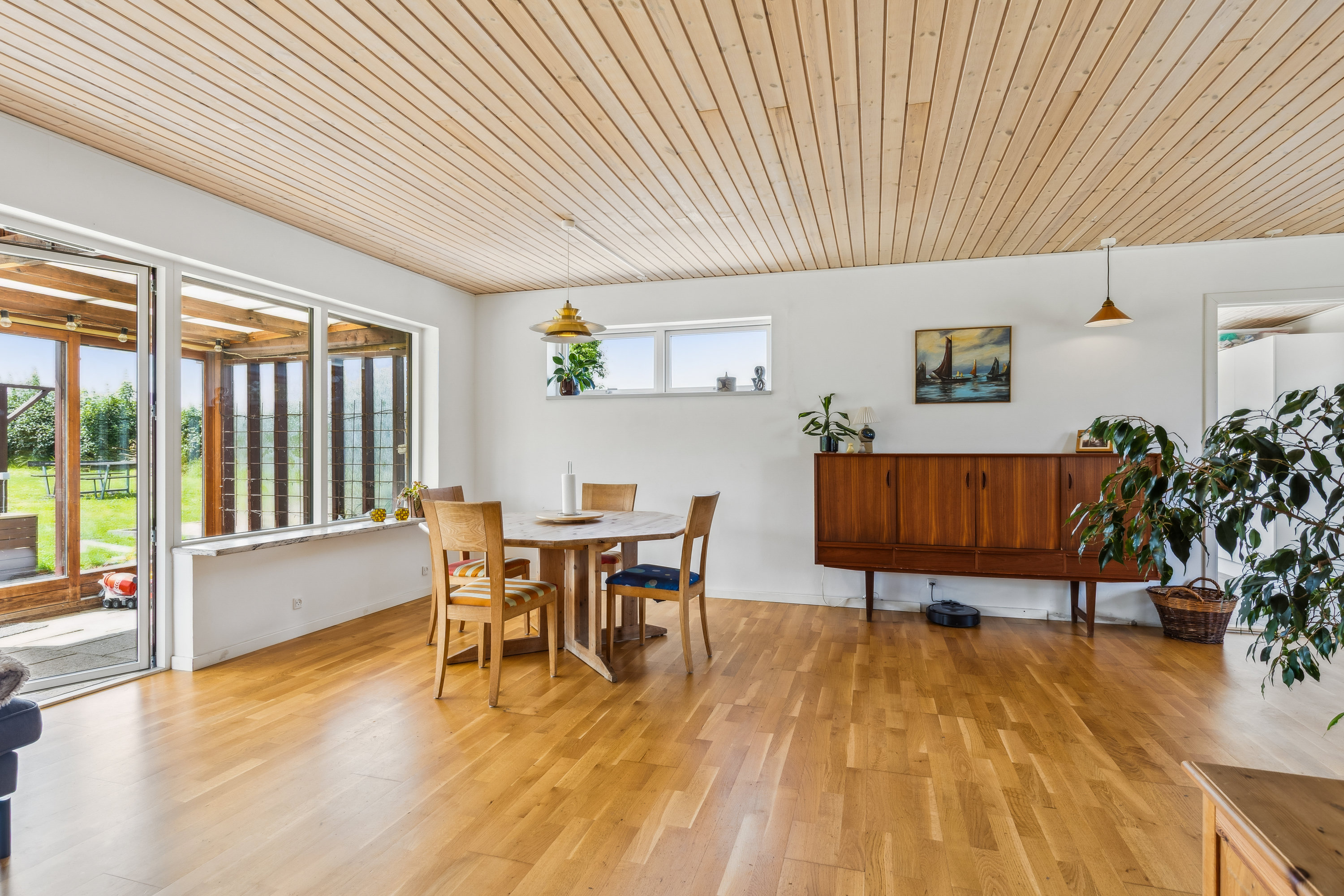 Fremhævet stue billede i fuldskærmstilstand. Billede af Sejetvej 9 og 11, Skjold, 7130 Juelsminde