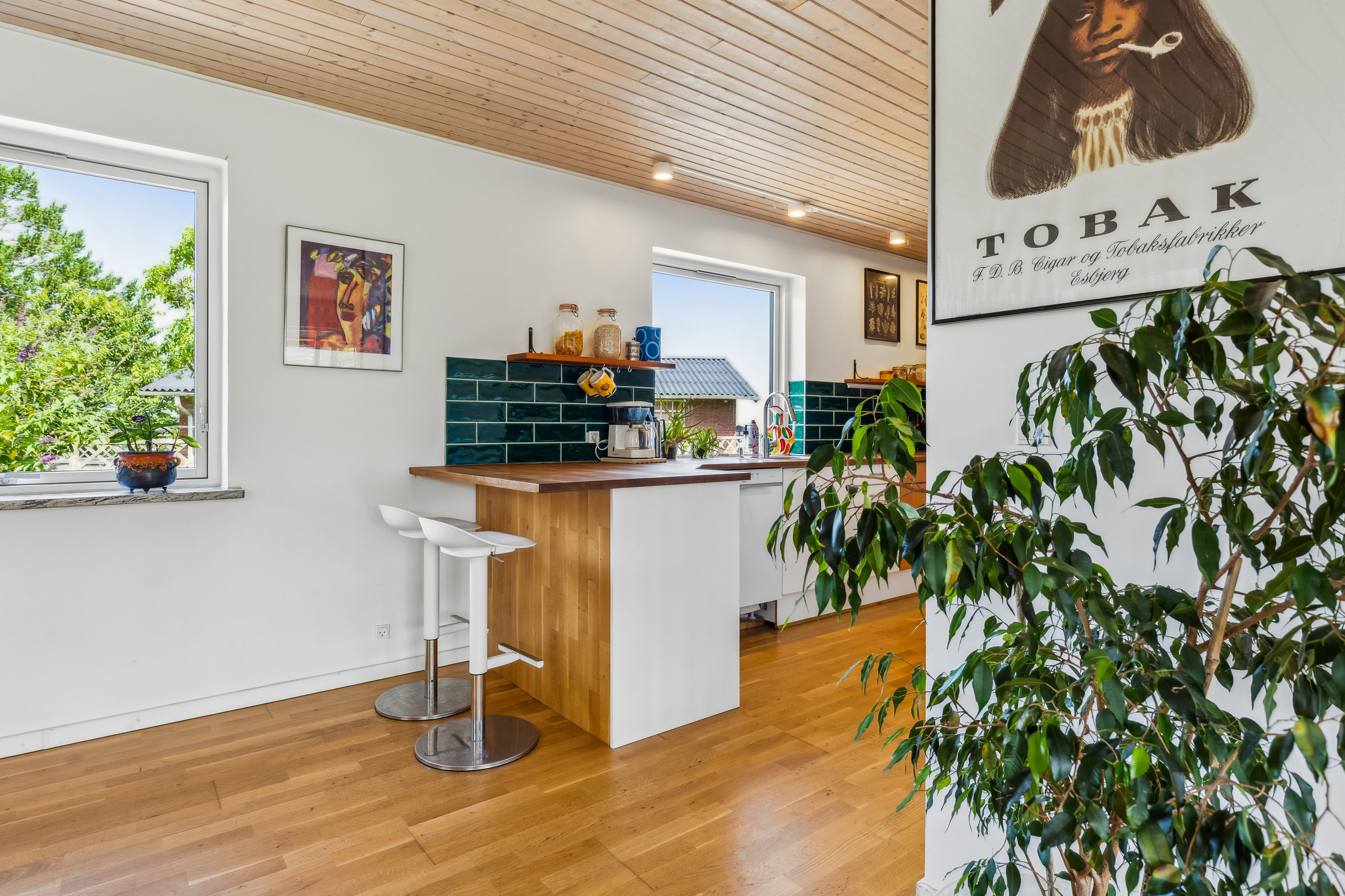 Fremhævet stue billede i fuldskærmstilstand. Billede af Sejetvej 9 og 11, Skjold, 7130 Juelsminde