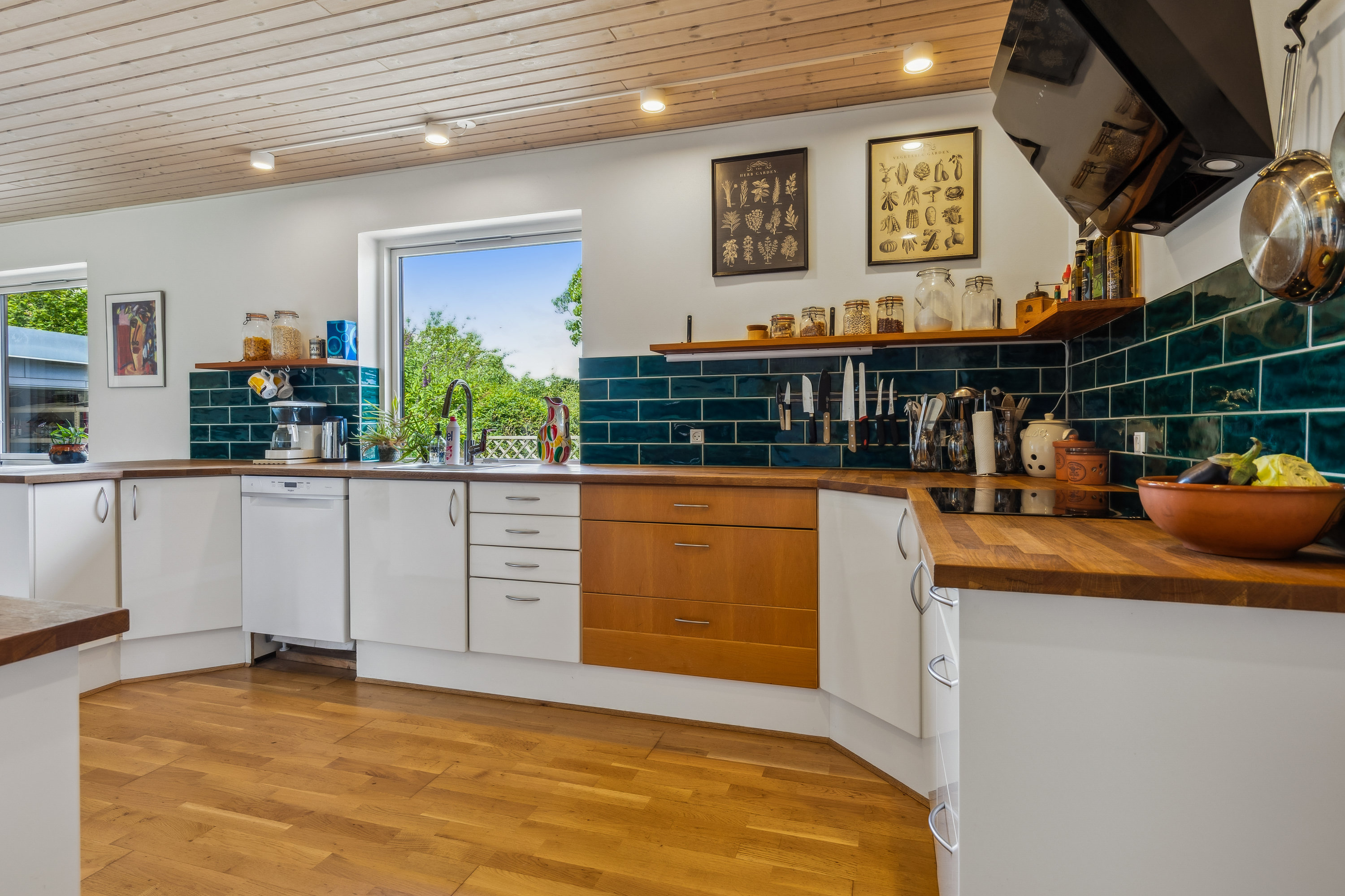 Fremhævet køkken billede i fuldskærmstilstand. Billede af Sejetvej 9 og 11, Skjold, 7130 Juelsminde