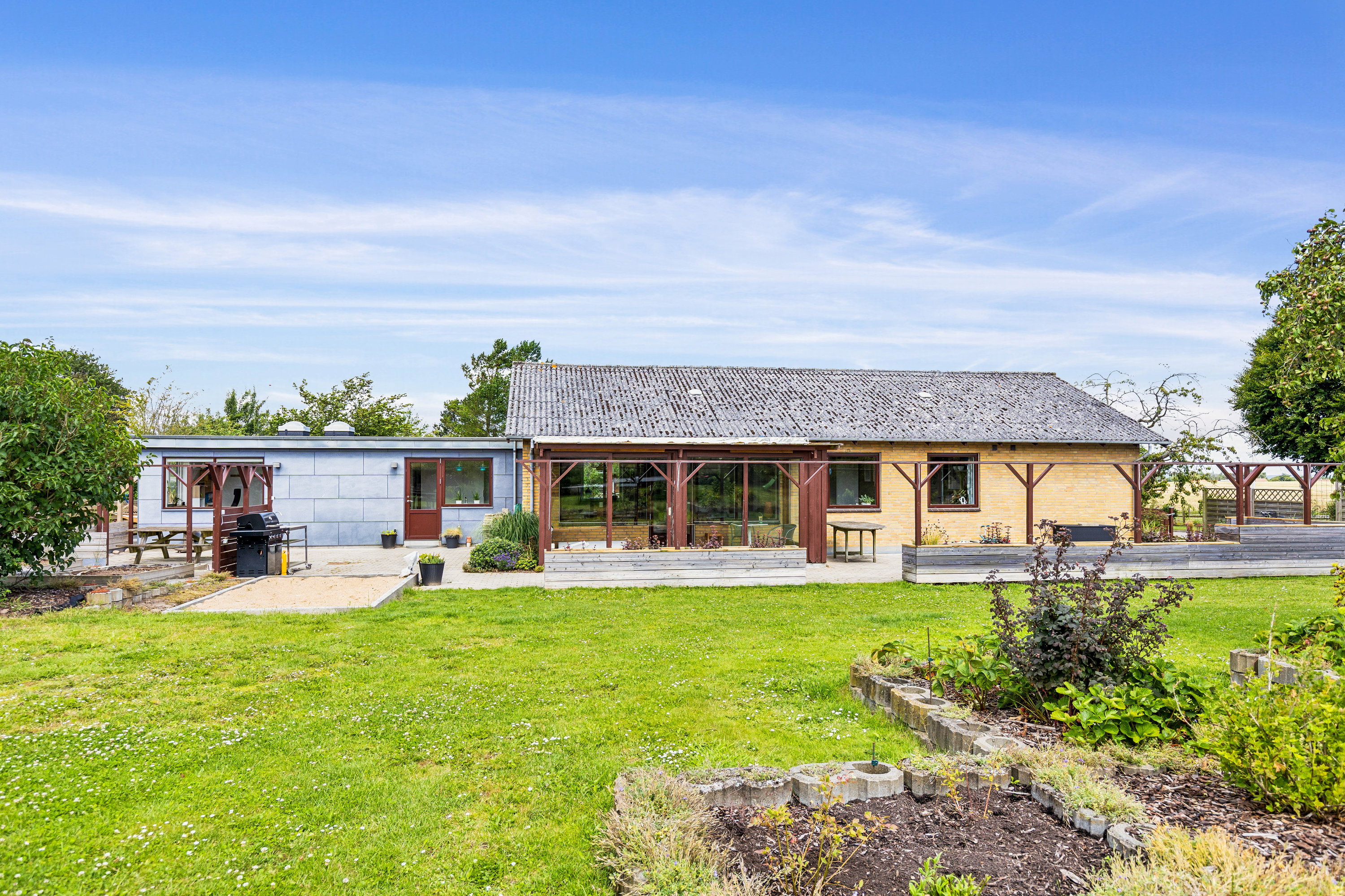 Fremhævet set fra haven  billede i fuldskærmstilstand. Billede af Sejetvej 9 og 11, Skjold, 7130 Juelsminde