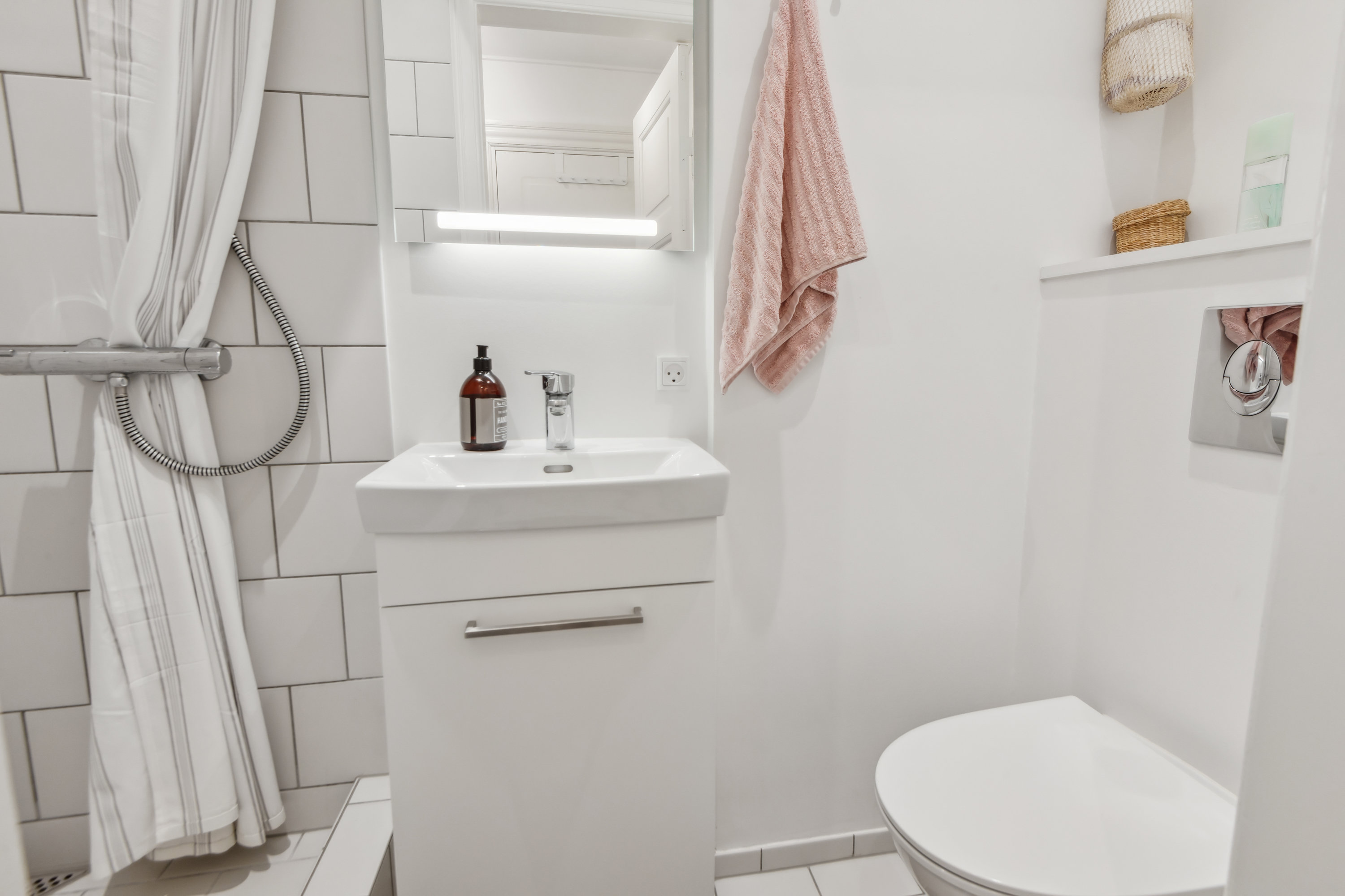 Fremhævet badeværelse billede i fuldskærmstilstand. Billede af Finlandsgade 3, 3. tv., 9000 Aalborg