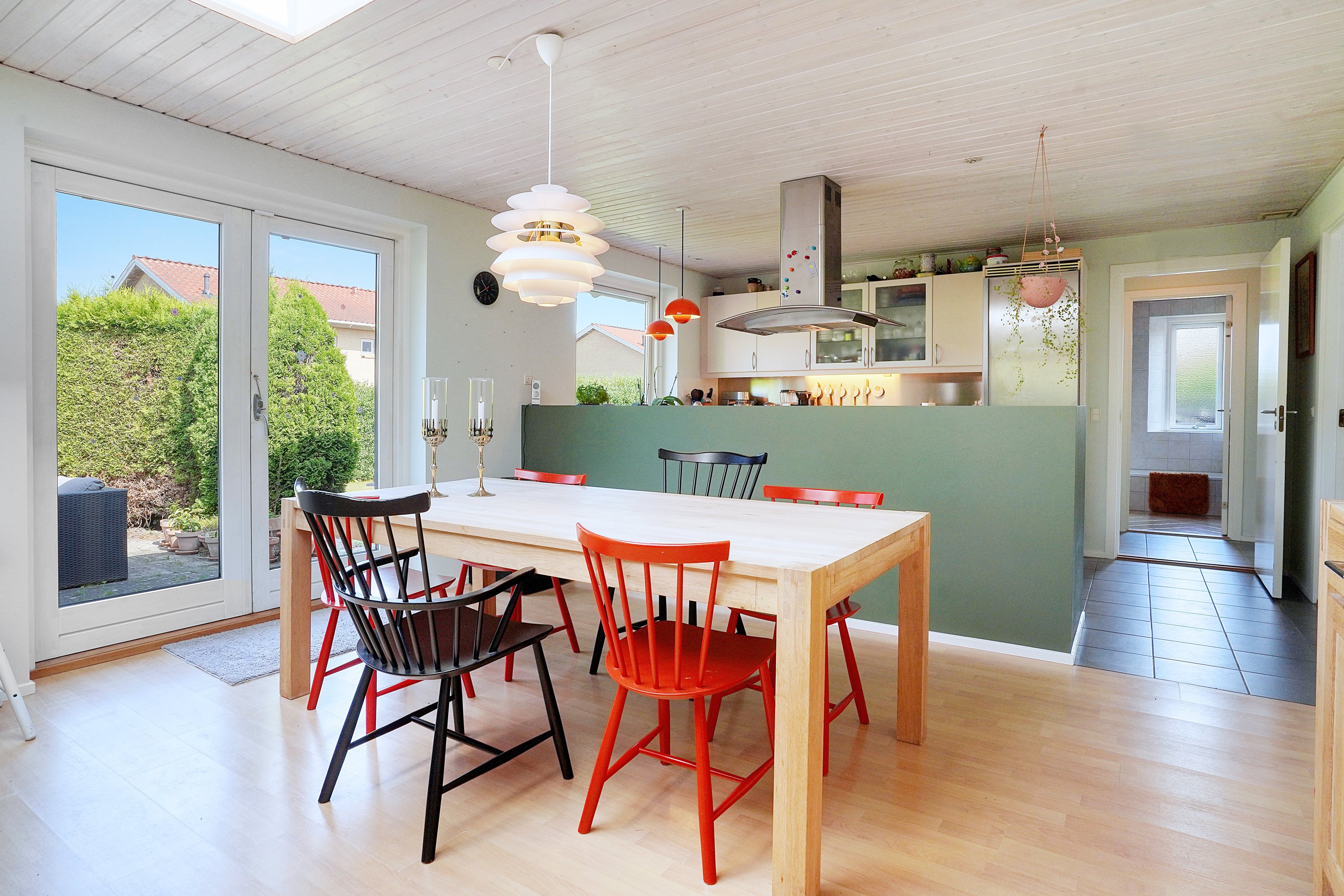 Fremhævet spisestue billede i fuldskærmstilstand. Billede af Mølleengen 2, 3550 Slangerup