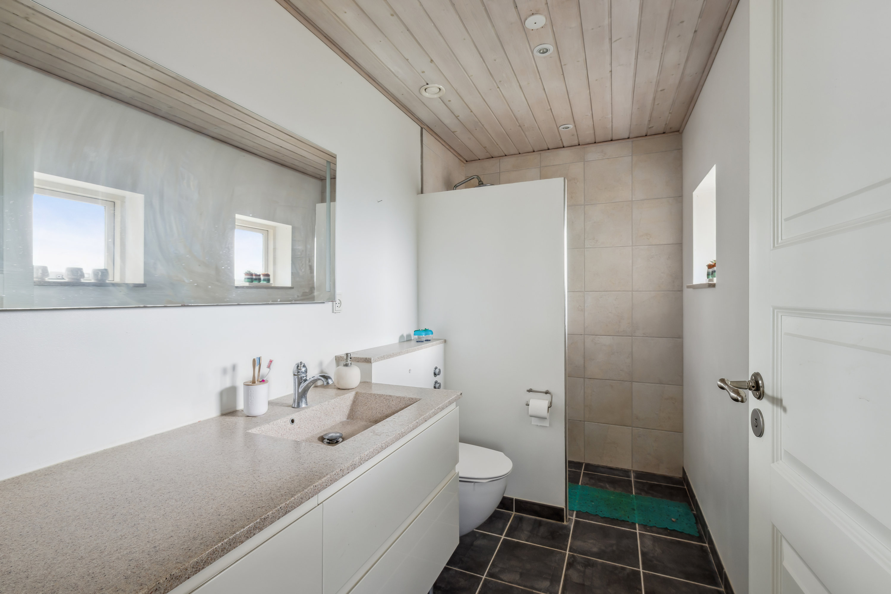 Fremhævet badeværelse billede i fuldskærmstilstand. Billede af Søvej 126, 2791 Dragør