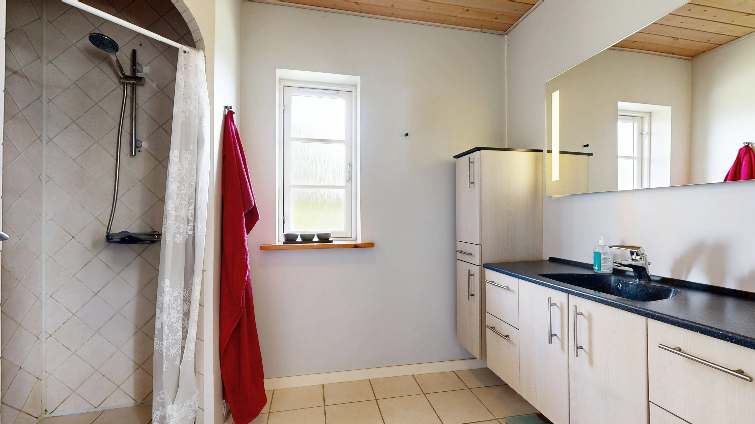 Fremhævet  billede i fuldskærmstilstand. Billede af Tulipanvænget 1, Hammershøj, 8830 Tjele