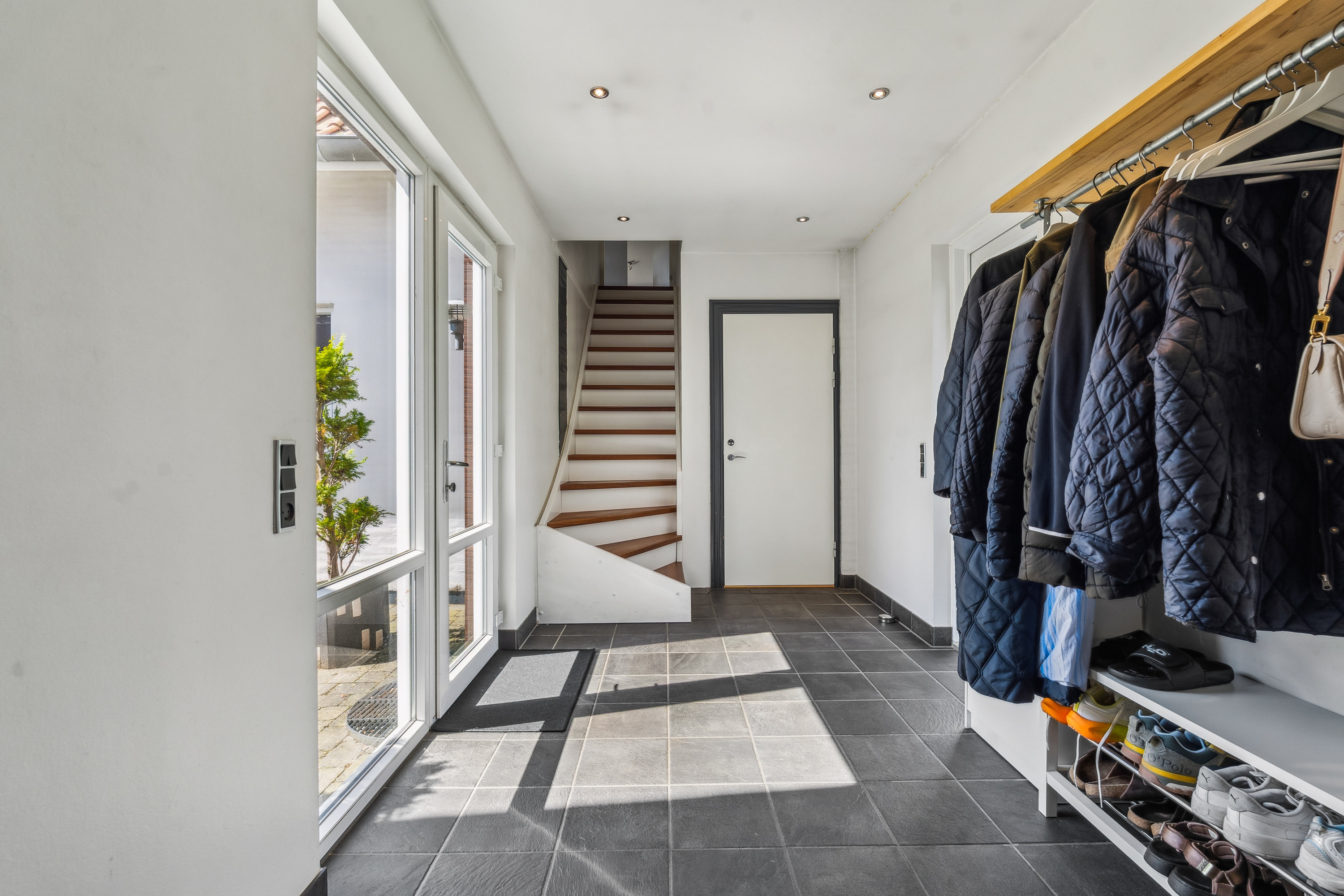 Fremhævet entre billede i fuldskærmstilstand. Billede af Møllevej 21, 8783 Hornsyld