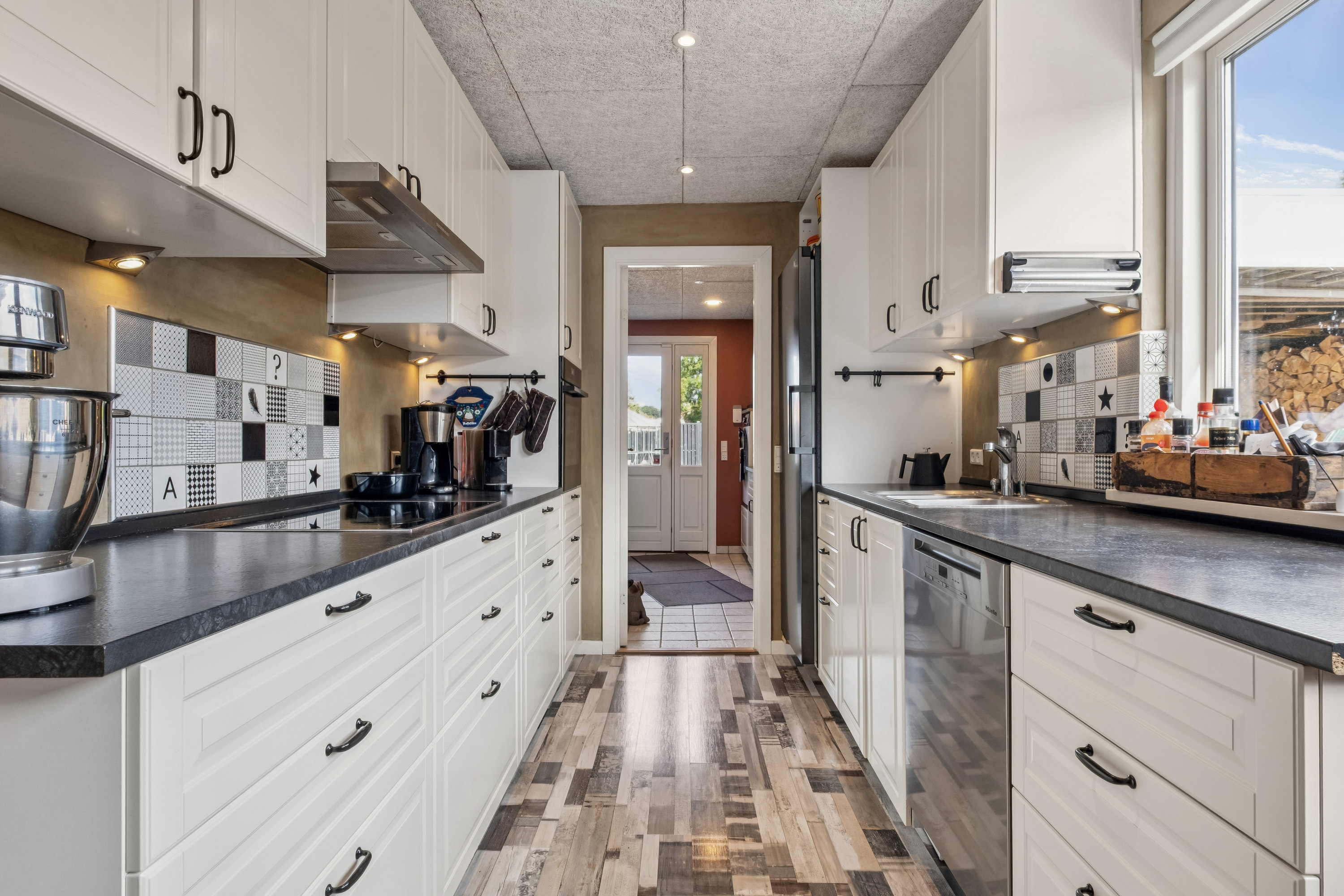 Fremhævet køkken billede i fuldskærmstilstand. Billede af Tornbjerg 80, 8732 Hovedgård