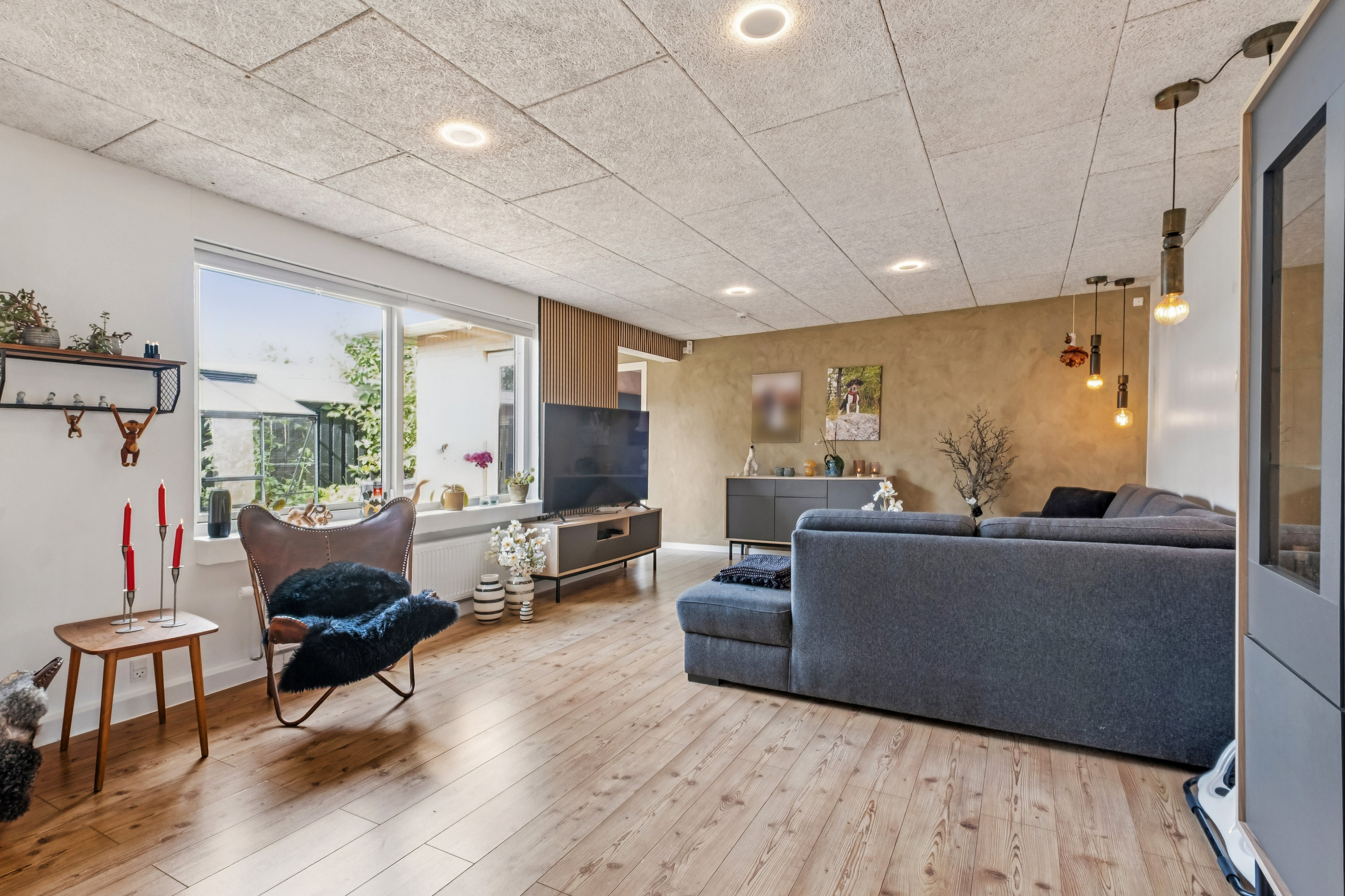 Fremhævet stue billede i fuldskærmstilstand. Billede af Tornbjerg 80, 8732 Hovedgård