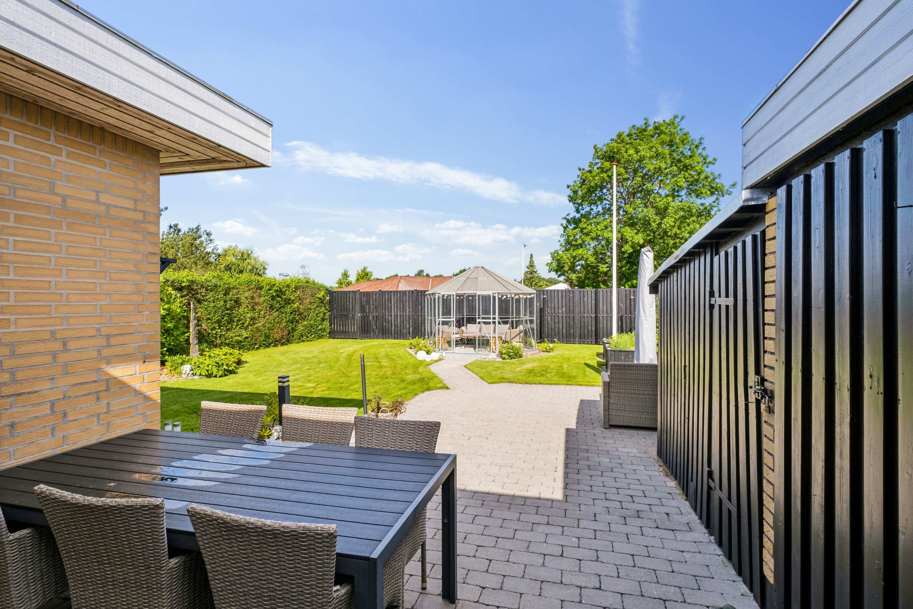 Fremhævet terrasse billede i fuldskærmstilstand. Billede af Tornbjerg 80, 8732 Hovedgård