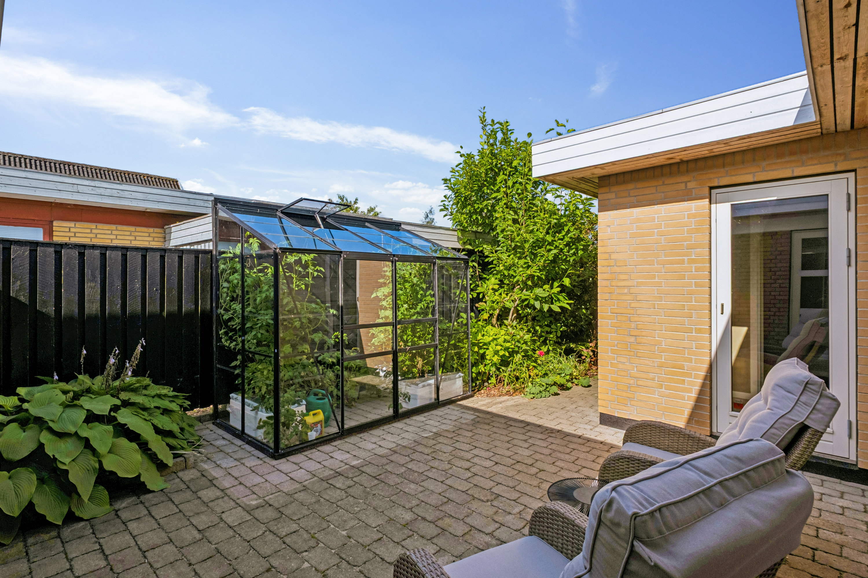 Fremhævet terrasse billede i fuldskærmstilstand. Billede af Tornbjerg 80, 8732 Hovedgård