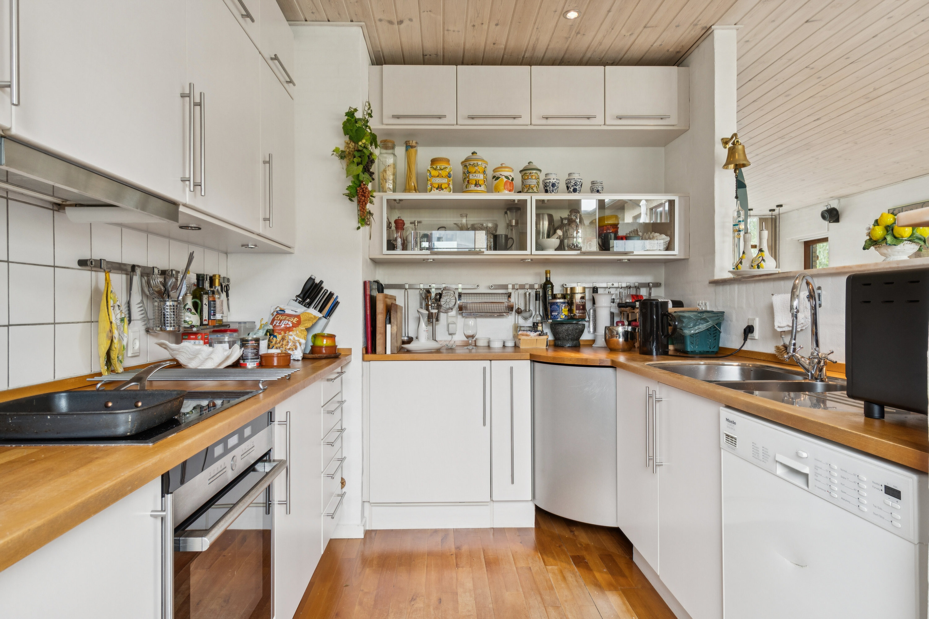 Fremhævet køkken billede i fuldskærmstilstand. Billede af Ørbækgårds Alle 903, st.. th., 2970 Hørsholm