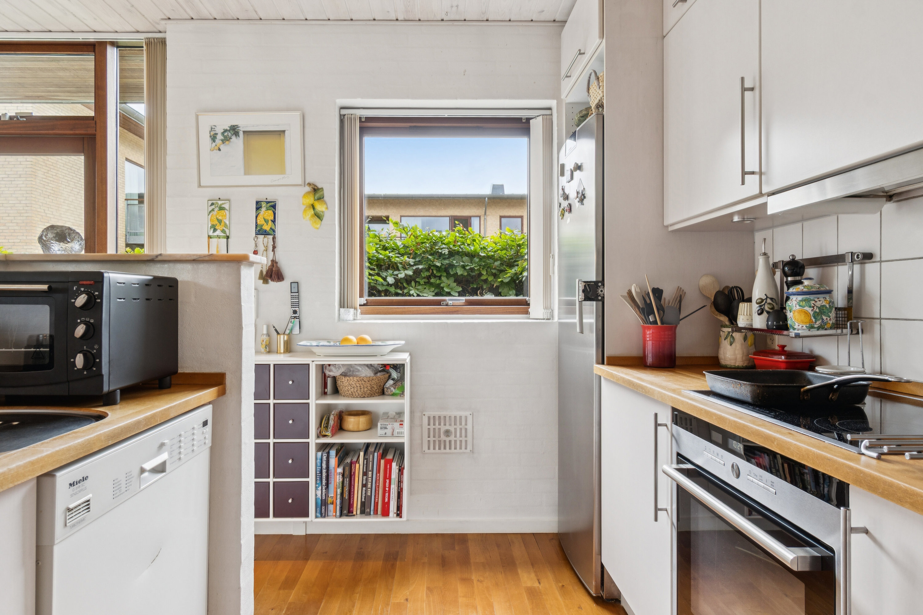 Fremhævet køkken billede i fuldskærmstilstand. Billede af Ørbækgårds Alle 903, st.. th., 2970 Hørsholm