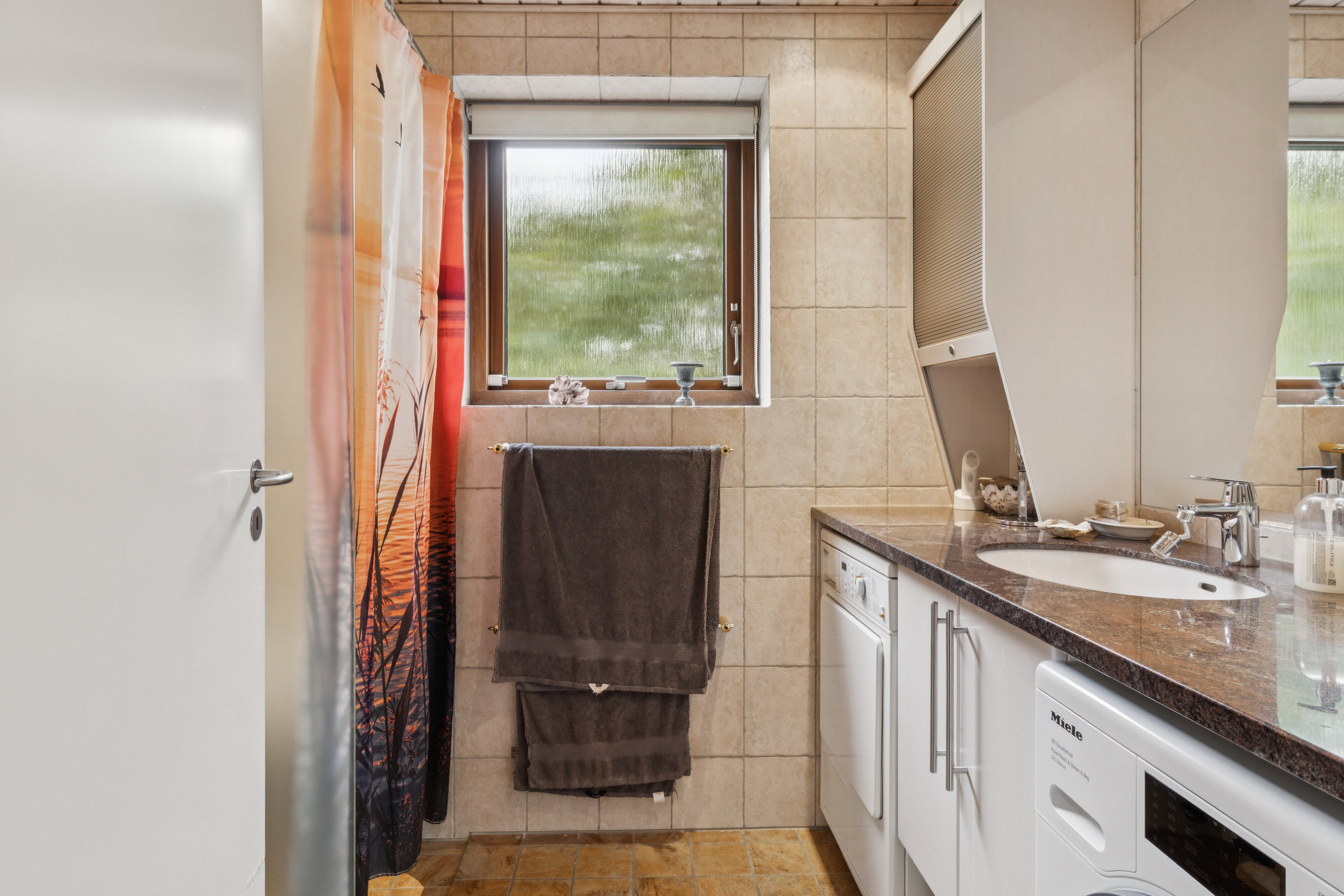 Fremhævet badeværelse billede i fuldskærmstilstand. Billede af Ørbækgårds Alle 903, st.. th., 2970 Hørsholm