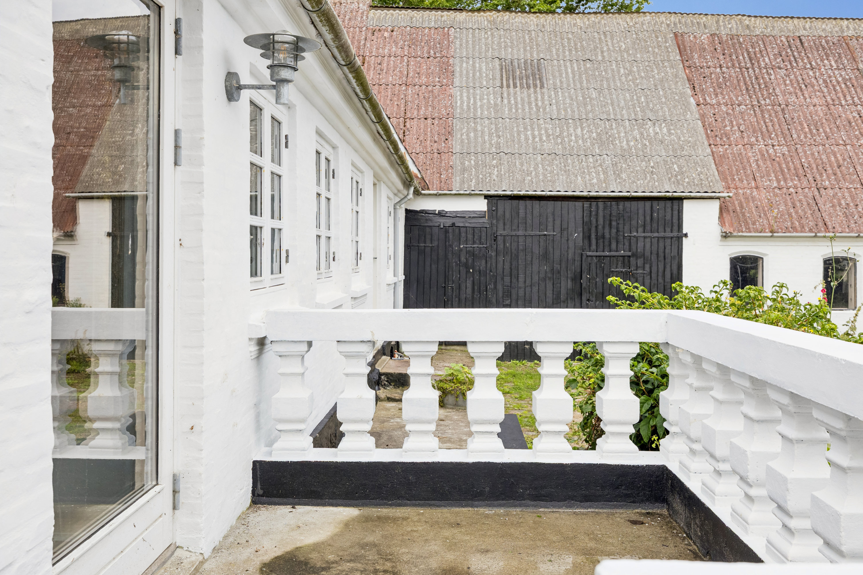 Fremhævet forhave billede i fuldskærmstilstand. Billede af Lebymarksvej 8, 5985 Søby Ærø