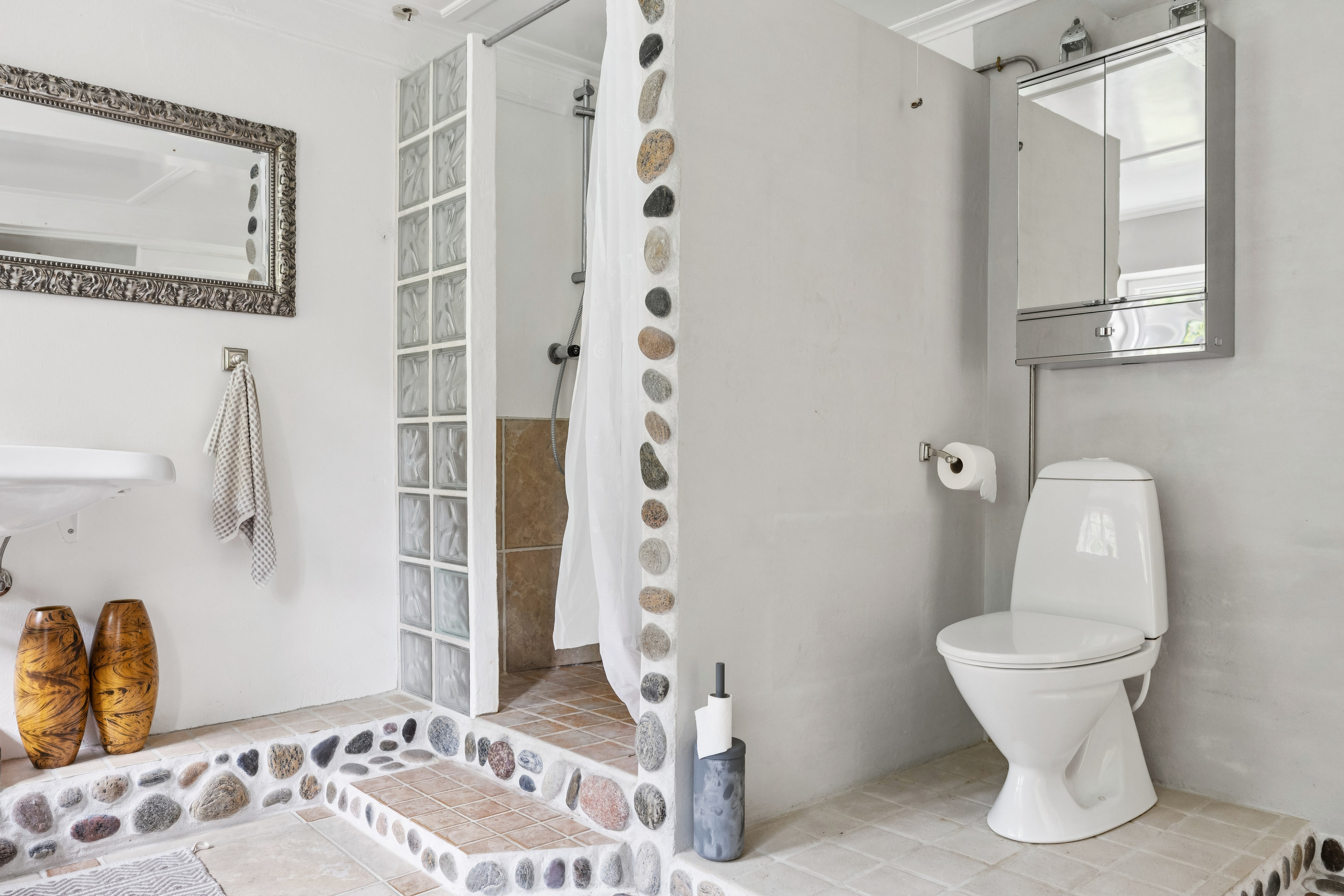 Fremhævet badeværelse billede i fuldskærmstilstand. Billede af Lebymarksvej 8, 5985 Søby Ærø