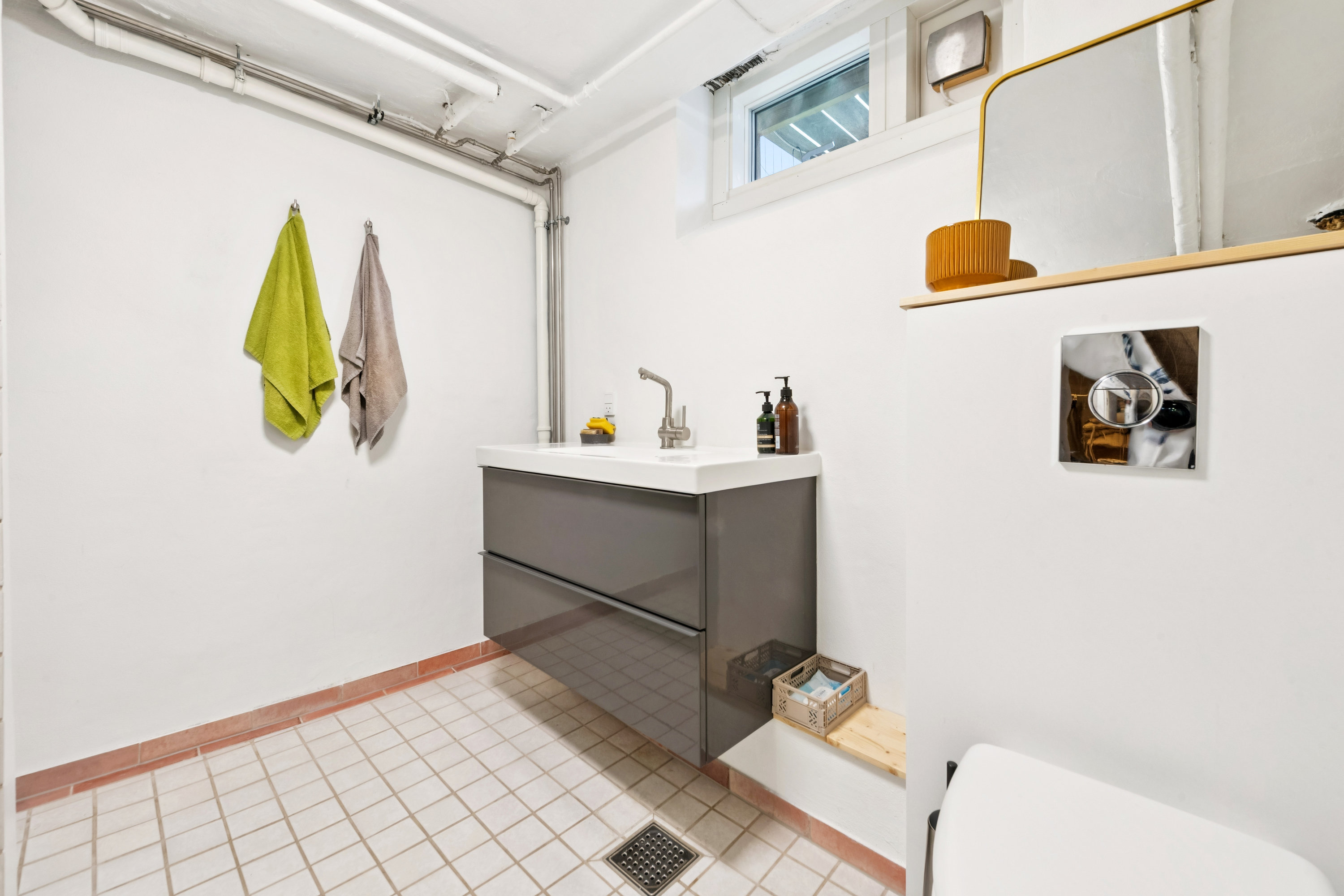 Fremhævet badeværelse billede i fuldskærmstilstand. Billede af Christian X's Alle 82, 2800 Kongens Lyngby